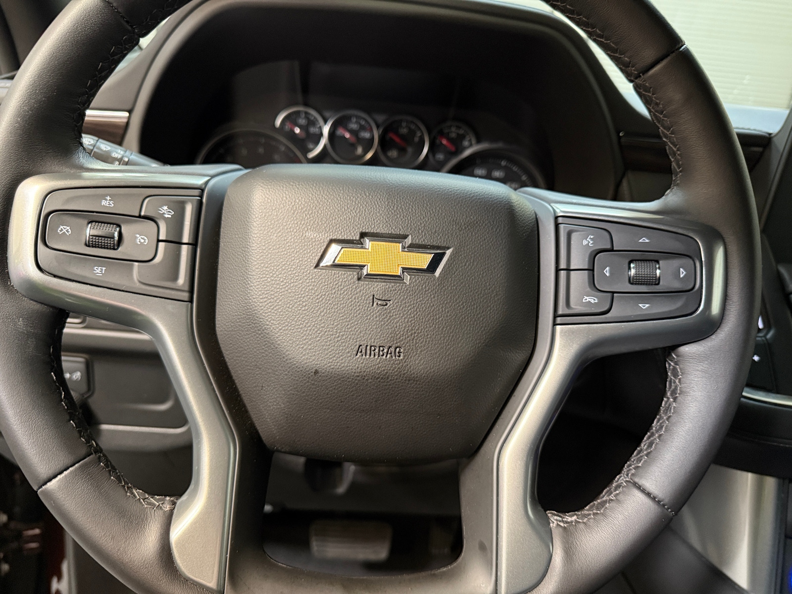 Thumbnail: 2022 Chevrolet Tahoe - 5