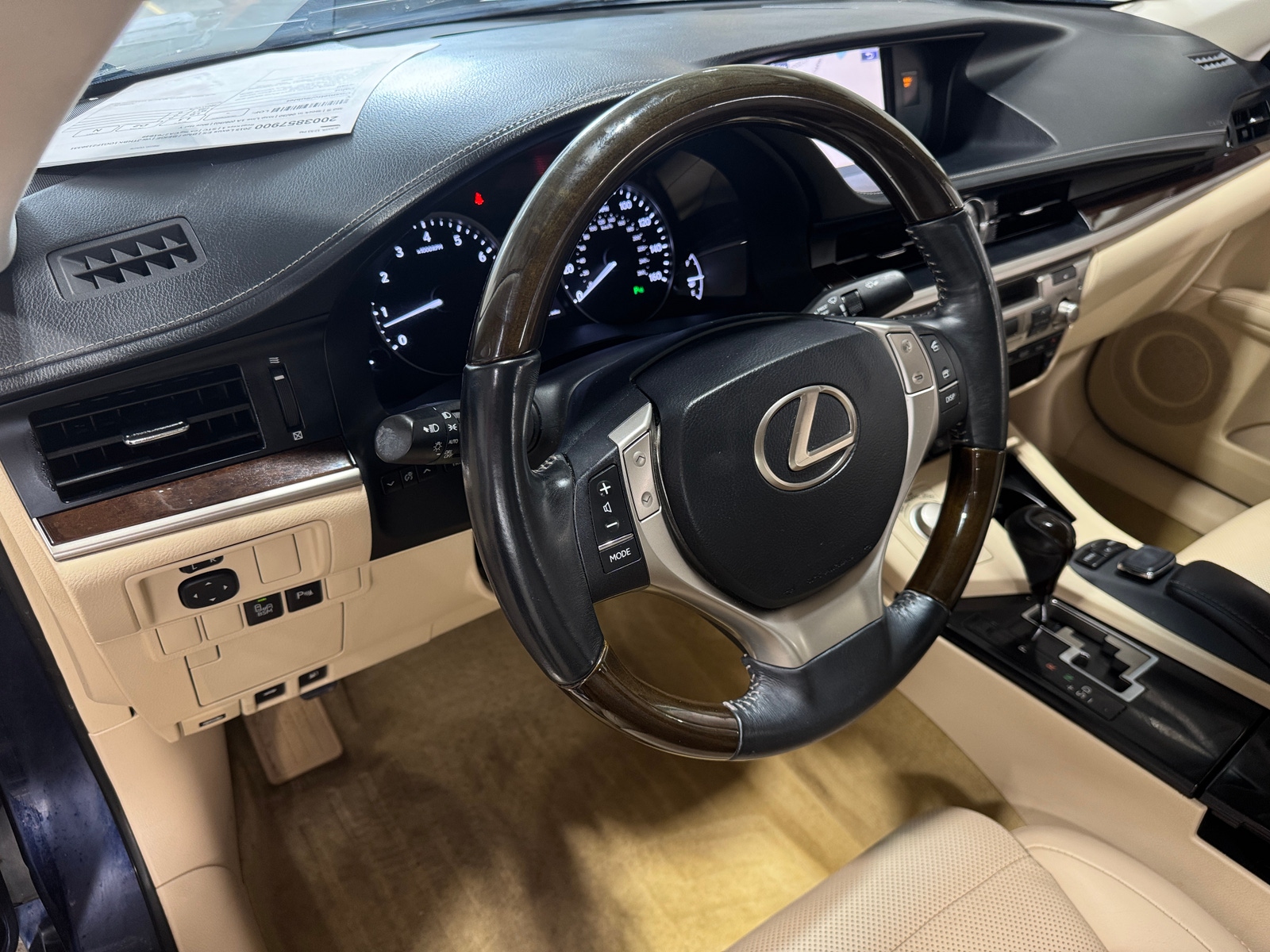 Thumbnail: 2015 Lexus ES - 3