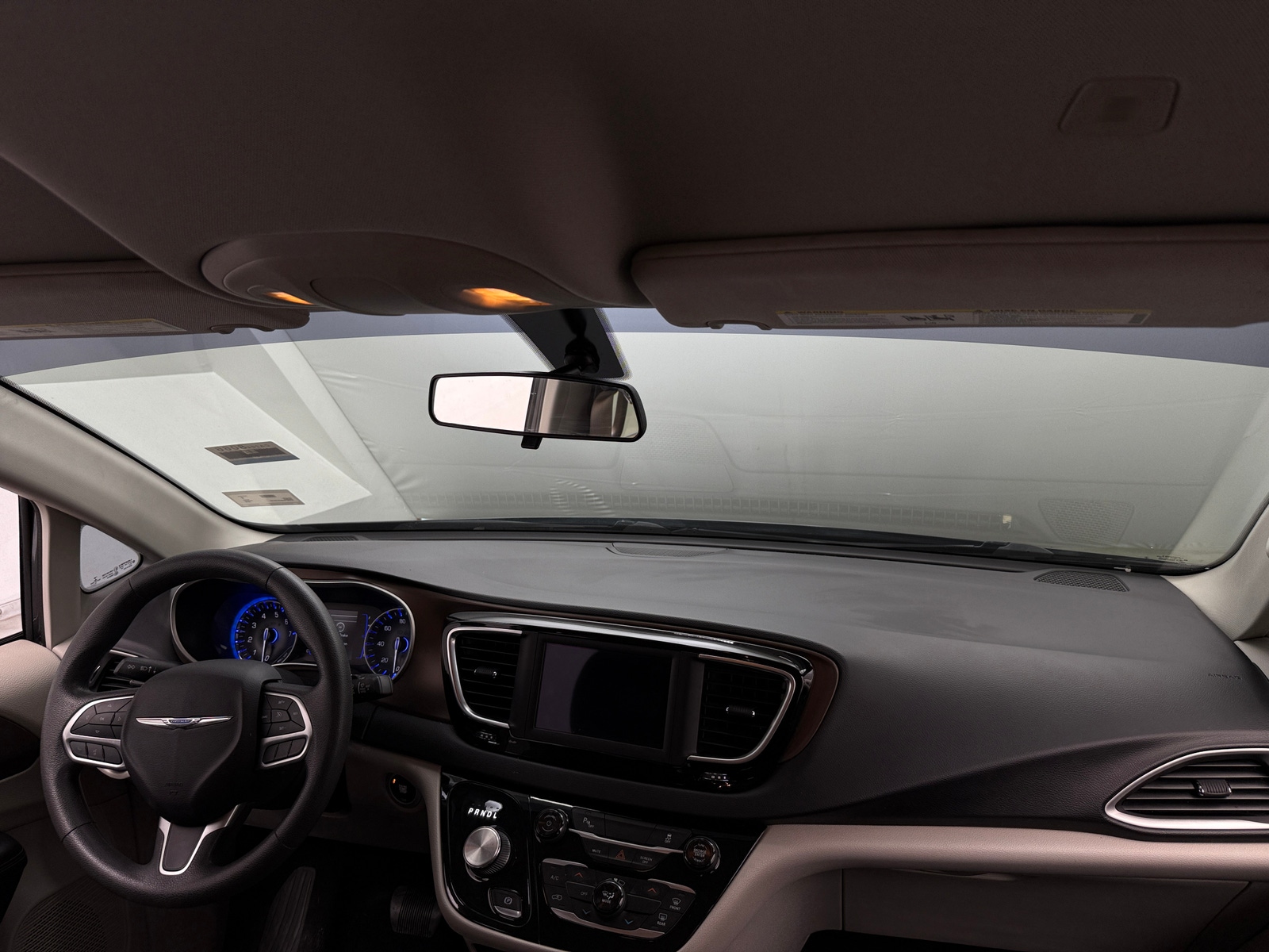 Thumbnail: 2018 Chrysler Pacifica - 3