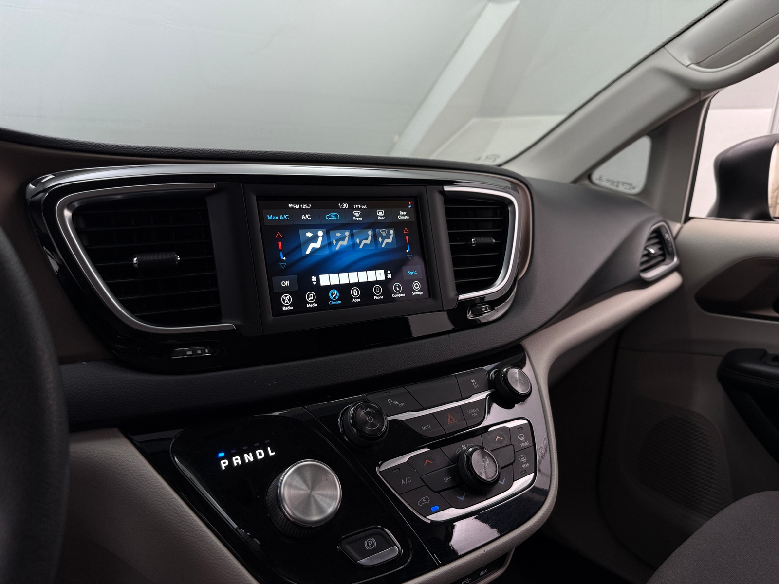 Thumbnail: 2018 Chrysler Pacifica - 4