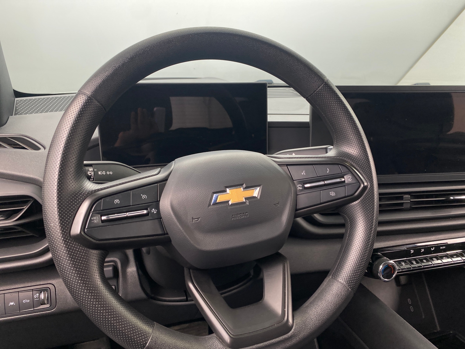 Thumbnail: 2024 Chevrolet Silverado EV - 4