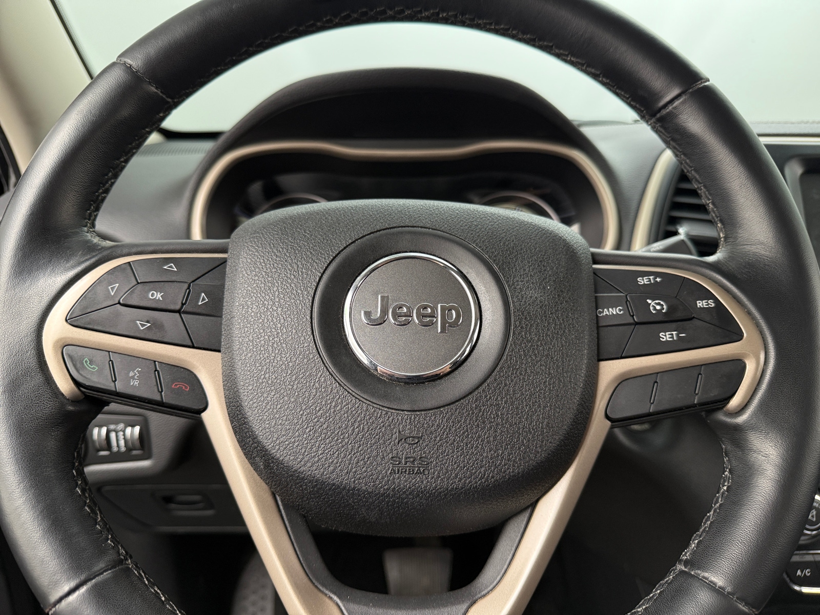 Thumbnail: 2015 Jeep Cherokee - 5