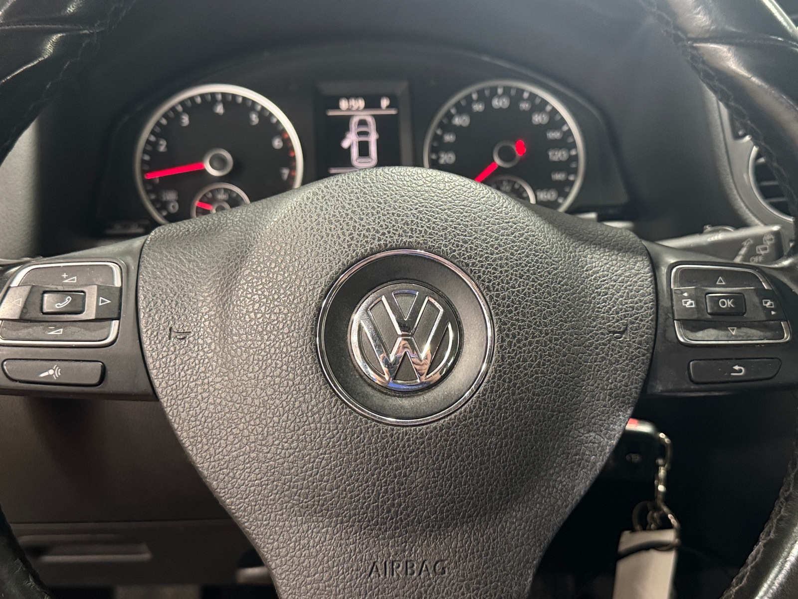 Thumbnail: 2013 Volkswagen Tiguan - 5