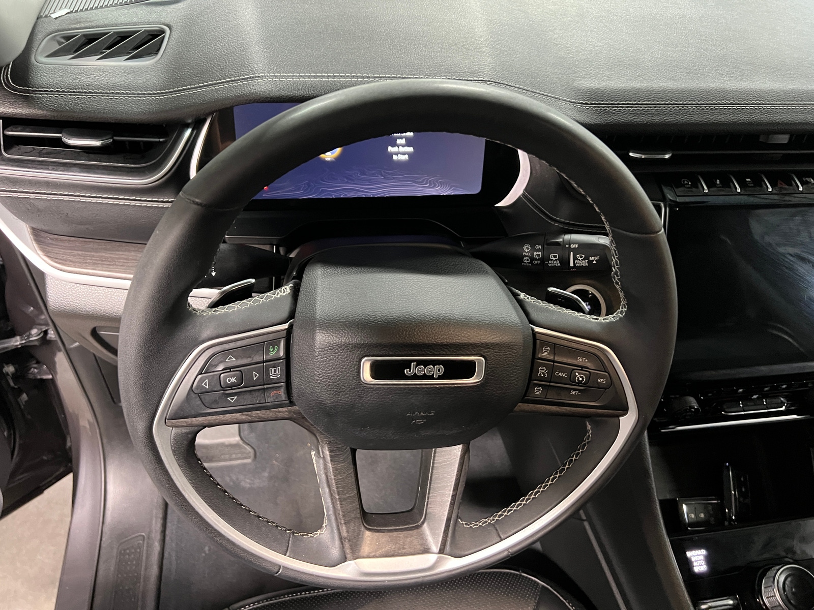 Thumbnail: 2023 Jeep Grand Cherokee L - 4