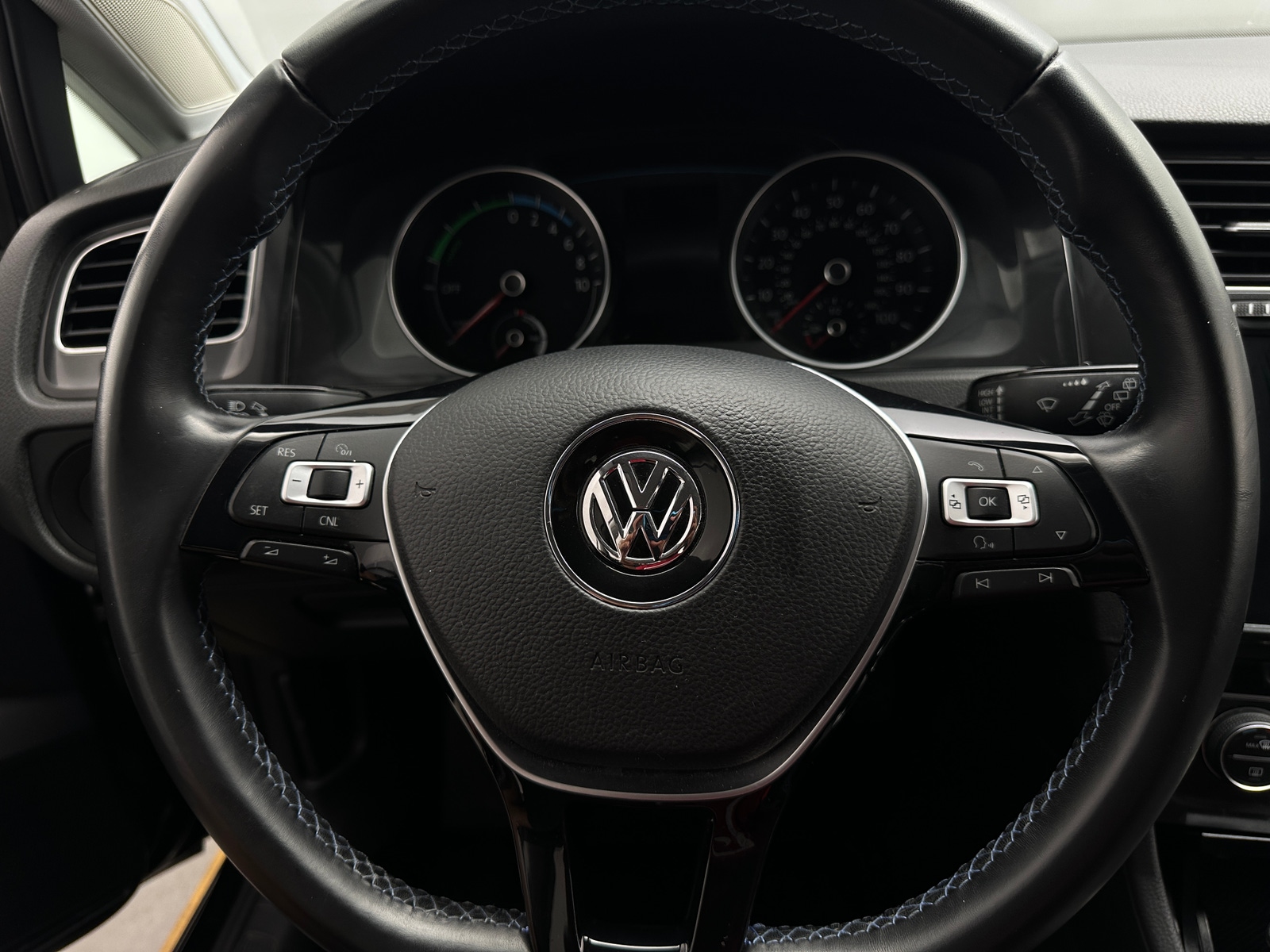 Thumbnail: 2017 Volkswagen e-Golf - 5