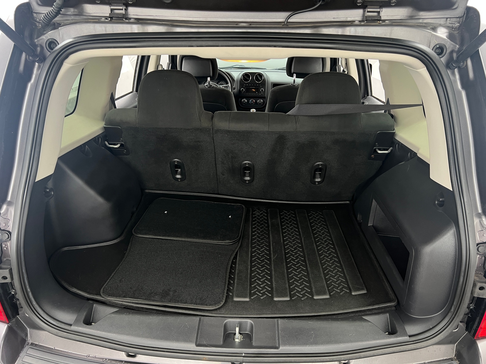 Thumbnail: 2015 Jeep Patriot - 7