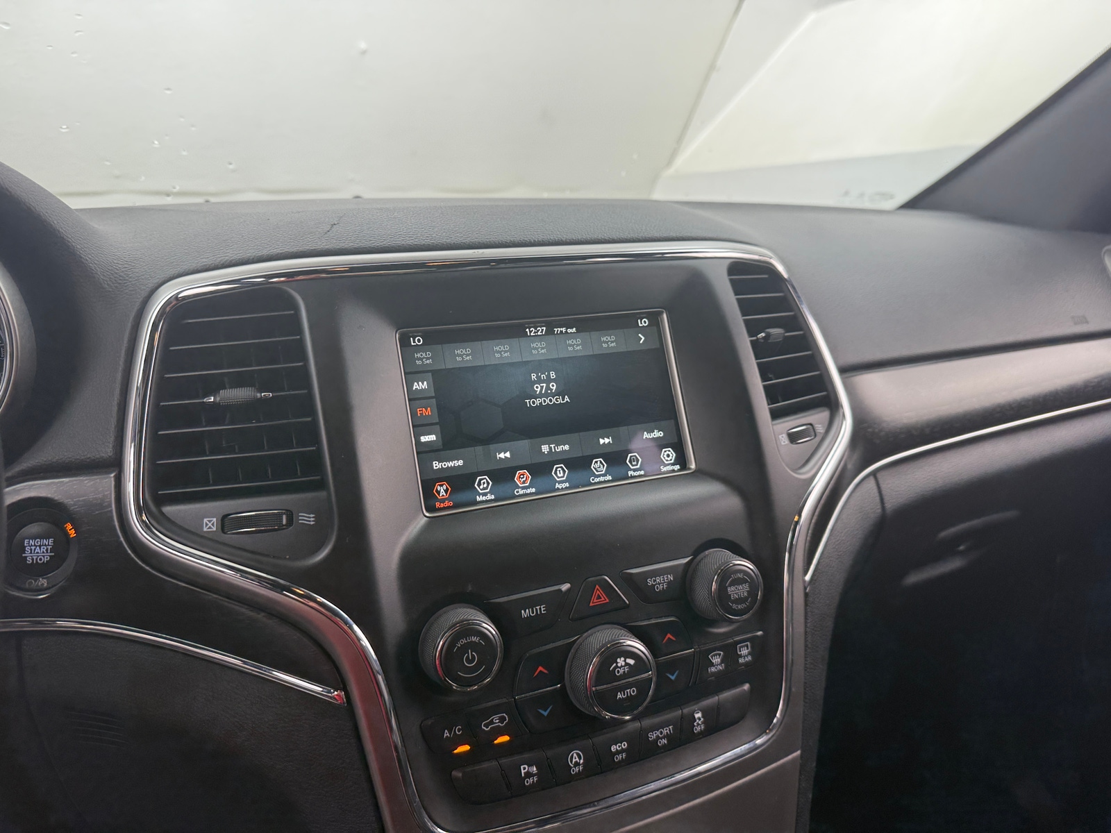 Thumbnail: 2018 Jeep Grand Cherokee - 3