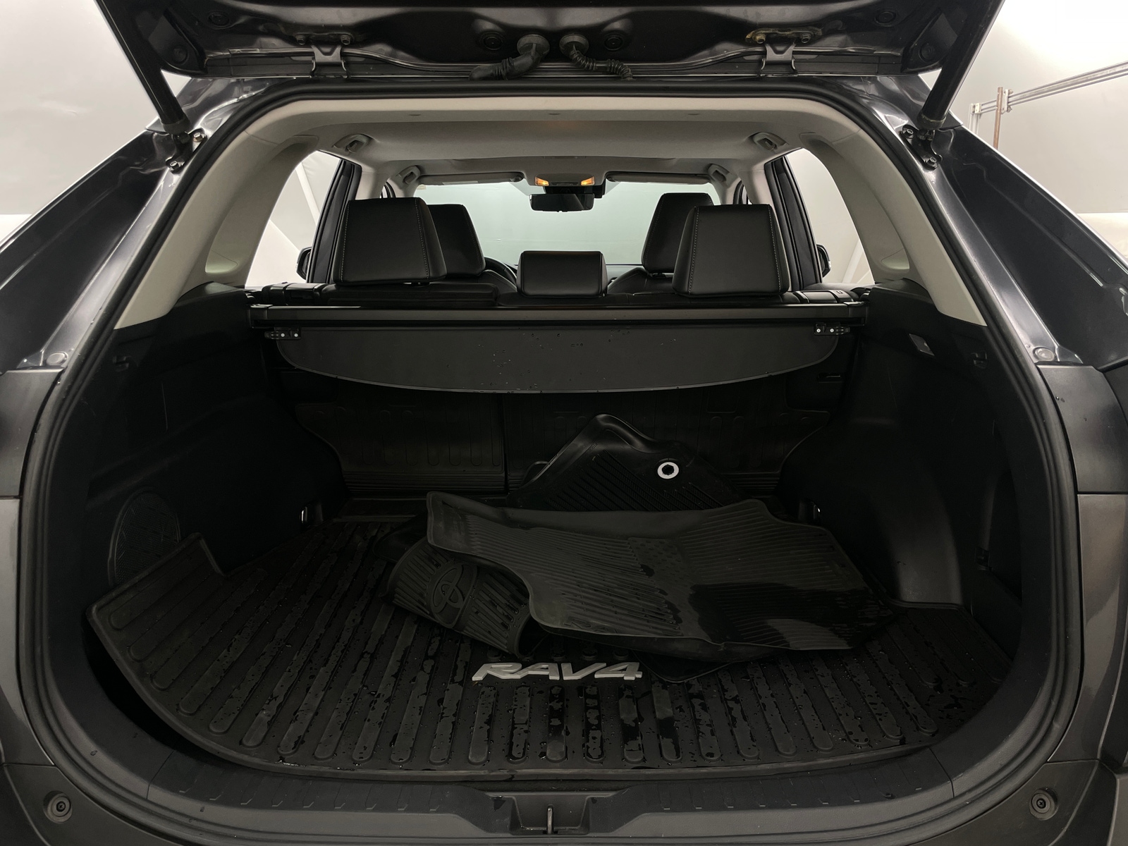 Thumbnail: 2021 Toyota RAV4 - 6