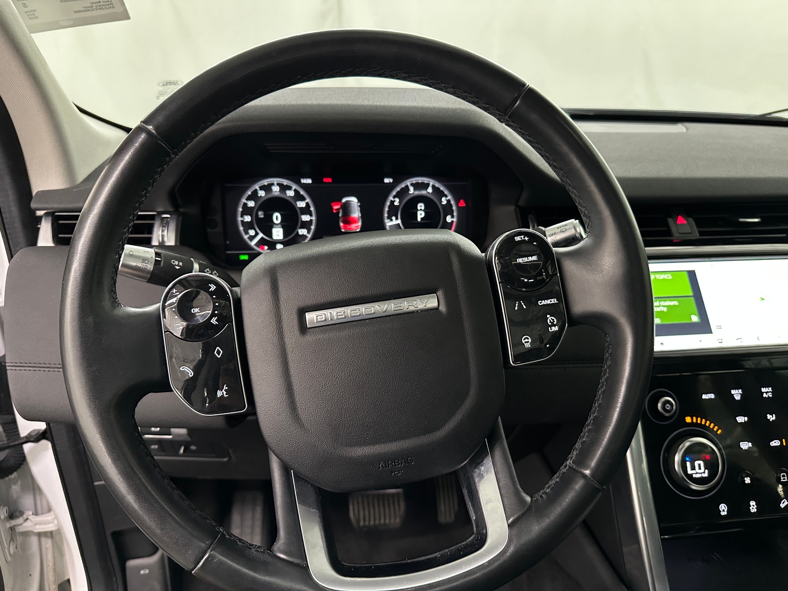 Thumbnail: 2020 Land Rover Discovery Sport - 4