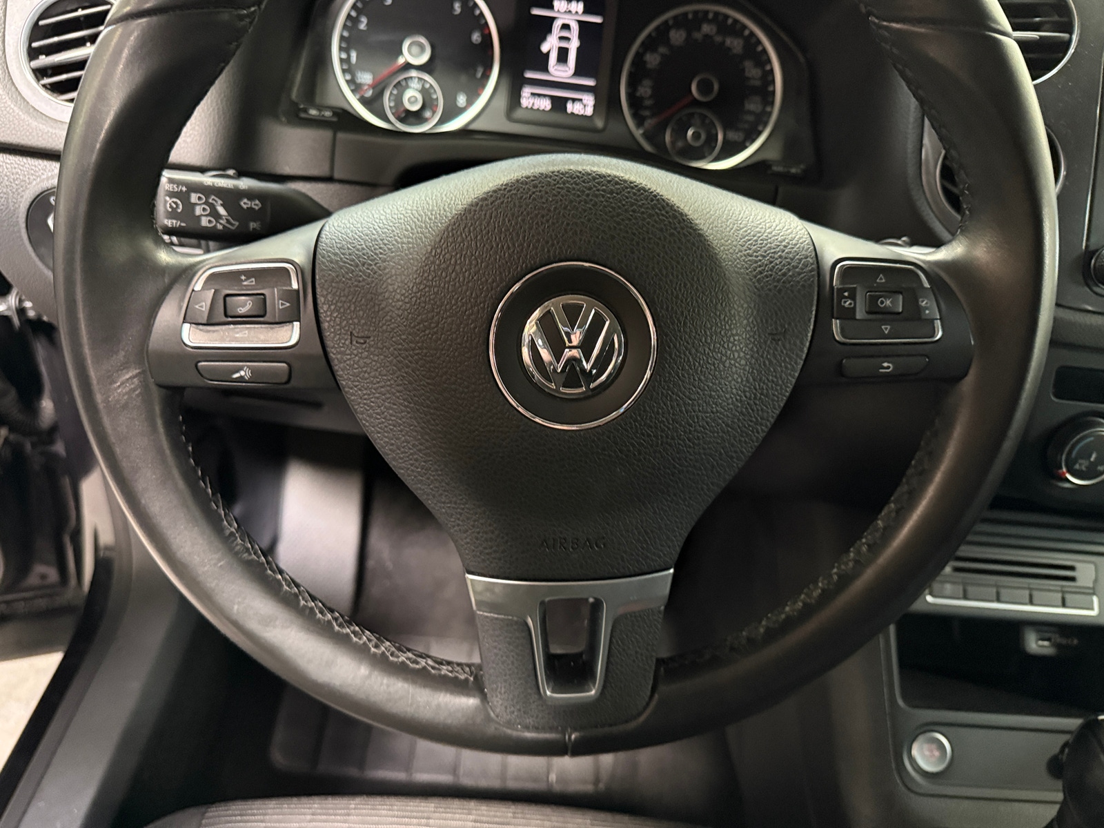 Thumbnail: 2017 Volkswagen Tiguan - 5