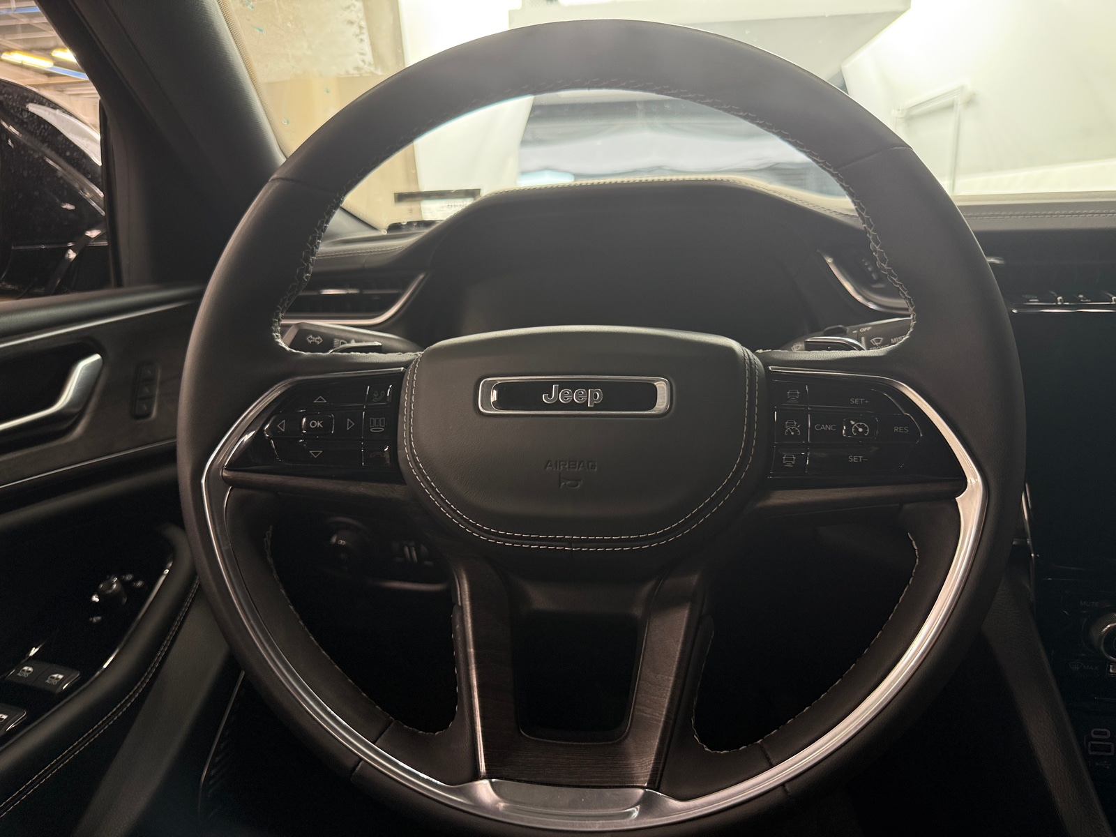 Thumbnail: 2022 Jeep Grand Cherokee - 4