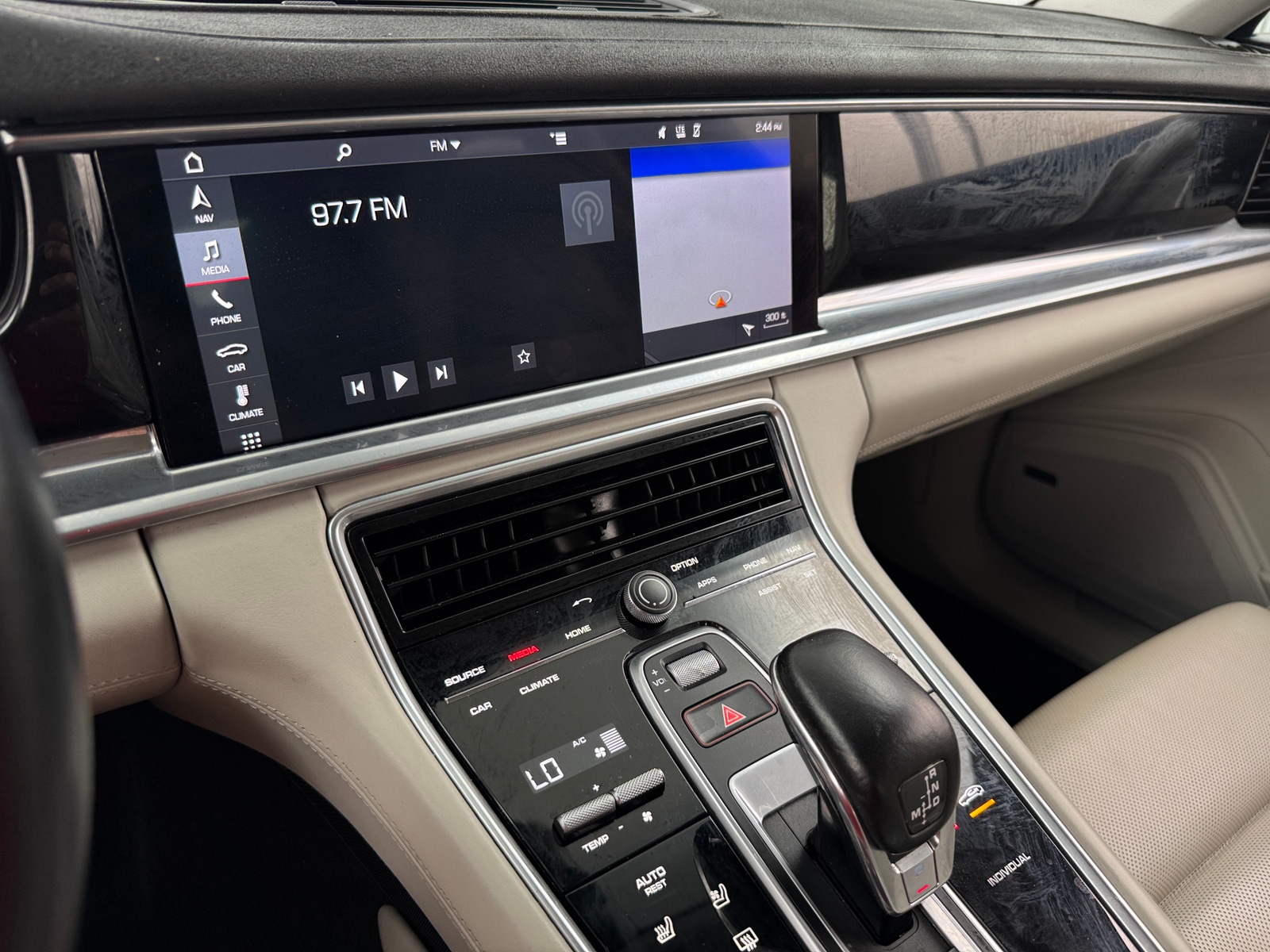 Thumbnail: 2020 Porsche Panamera - 4