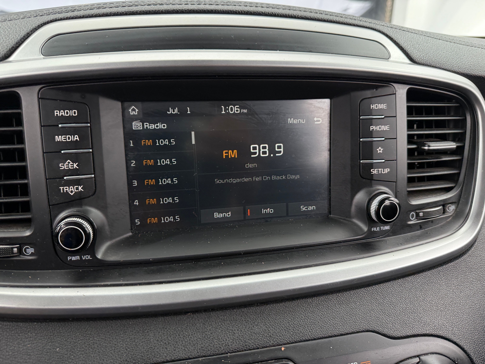 Thumbnail: 2019 Kia Sorento - 4