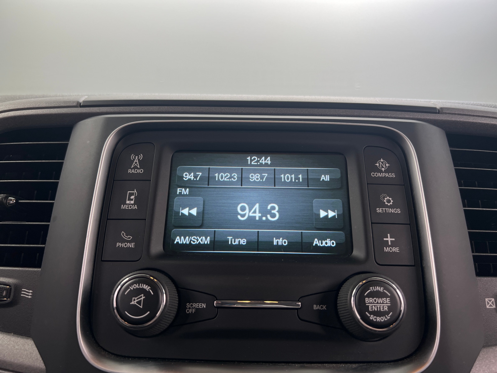 Thumbnail: 2019 RAM 1500 Classic - 4