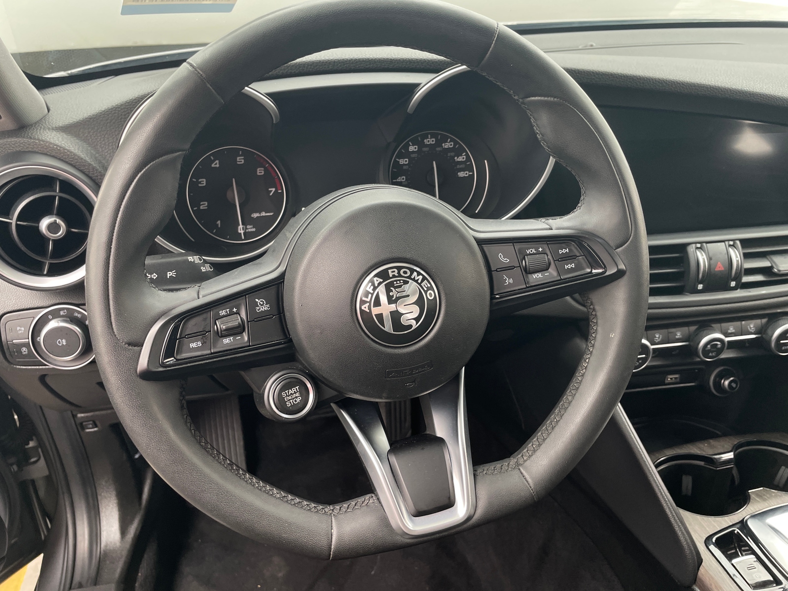 Thumbnail: 2020 Alfa Romeo Giulia - 4