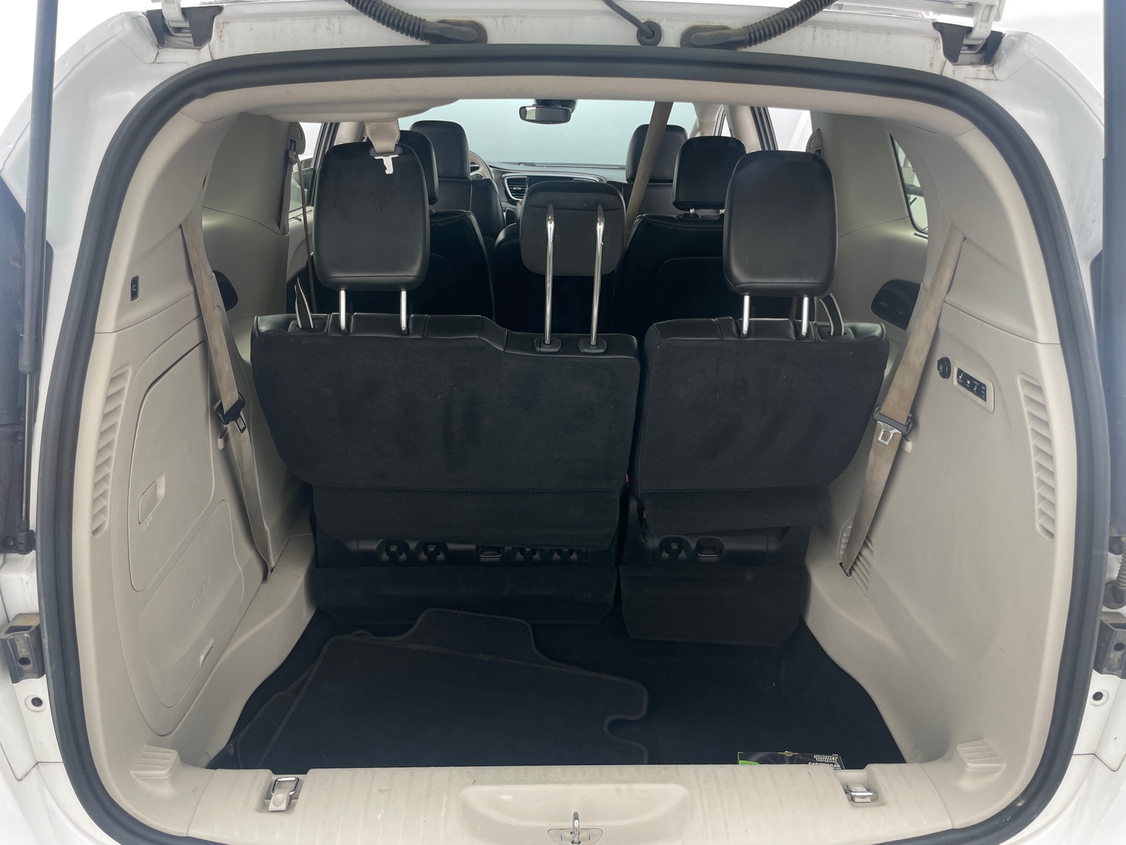 Thumbnail: 2017 Chrysler Pacifica - 6