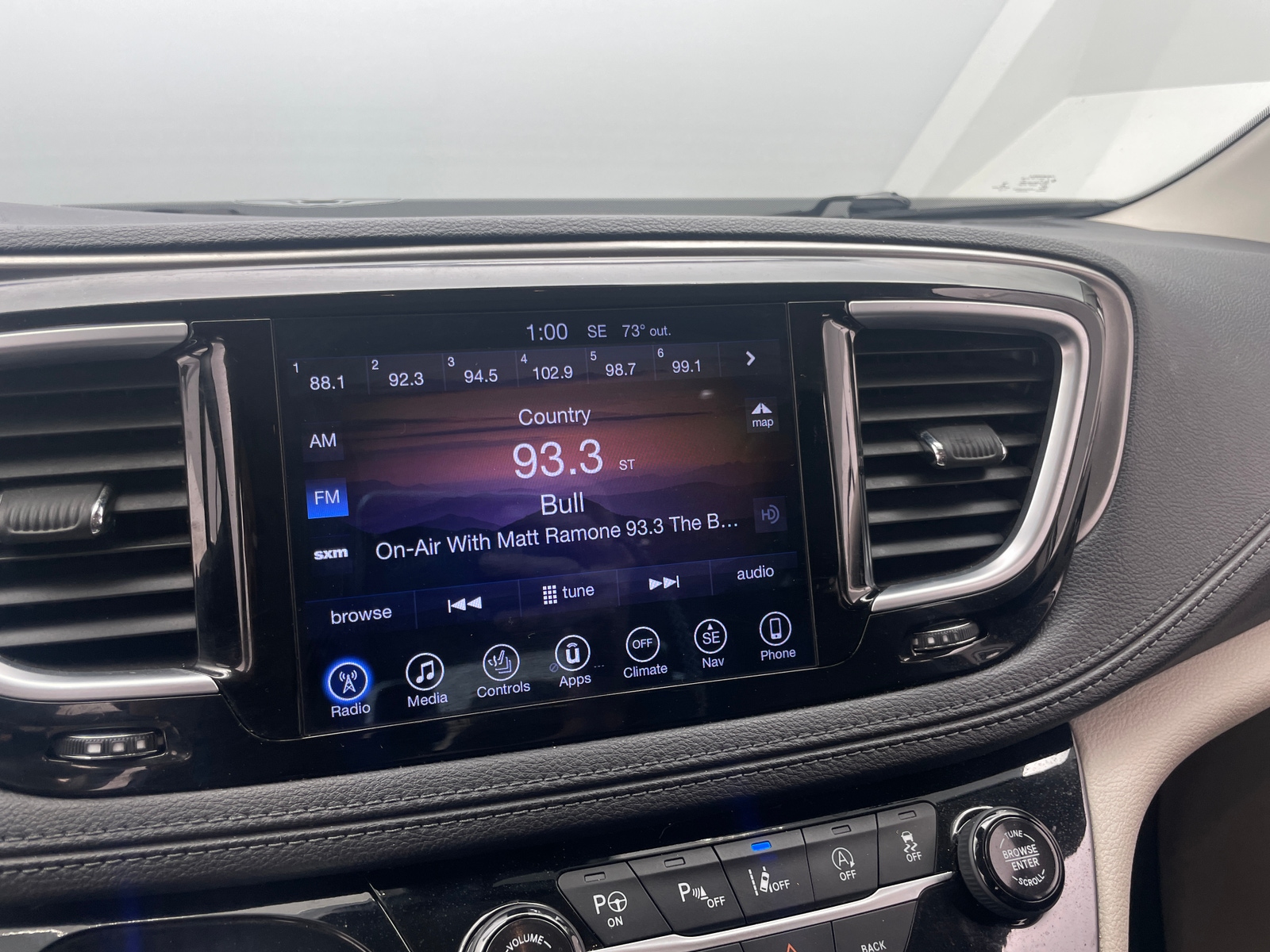 Thumbnail: 2017 Chrysler Pacifica - 3