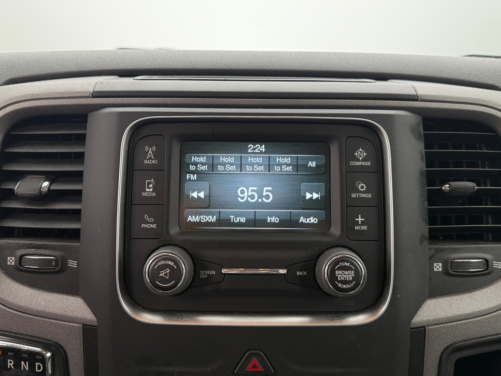 Thumbnail: 2019 RAM 1500 Classic - 4