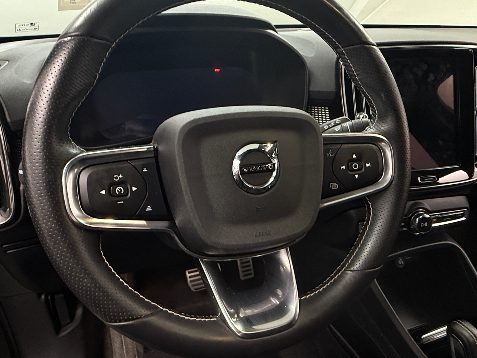 Thumbnail: 2021 Volvo XC40 - 4