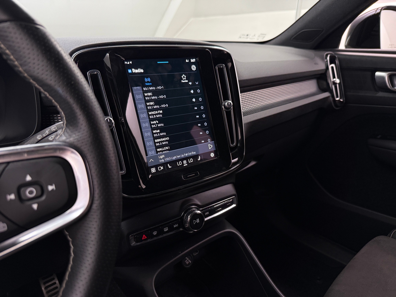 Thumbnail: 2021 Volvo XC40 - 3