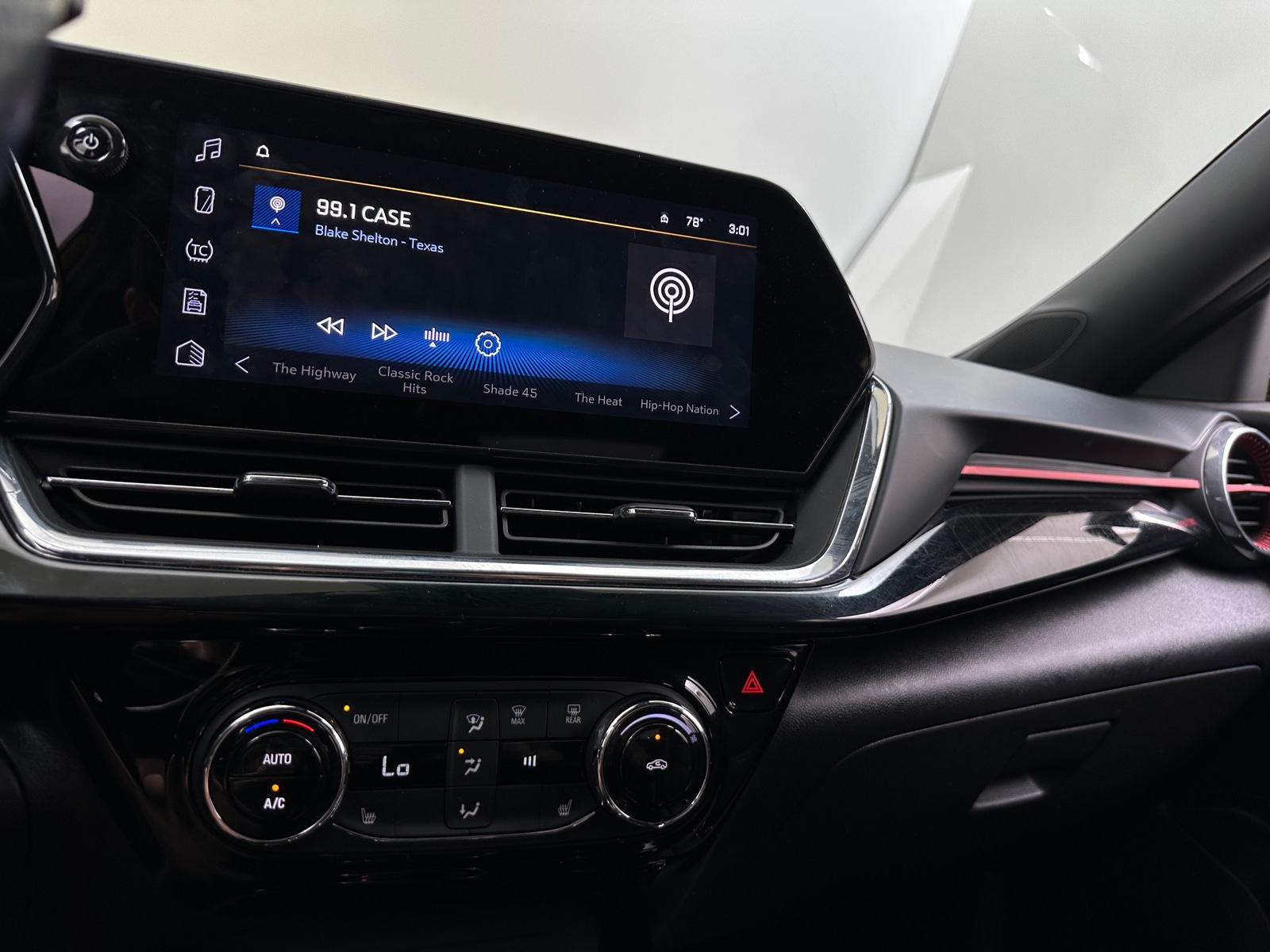 Thumbnail: 2024 Chevrolet Trax - 3