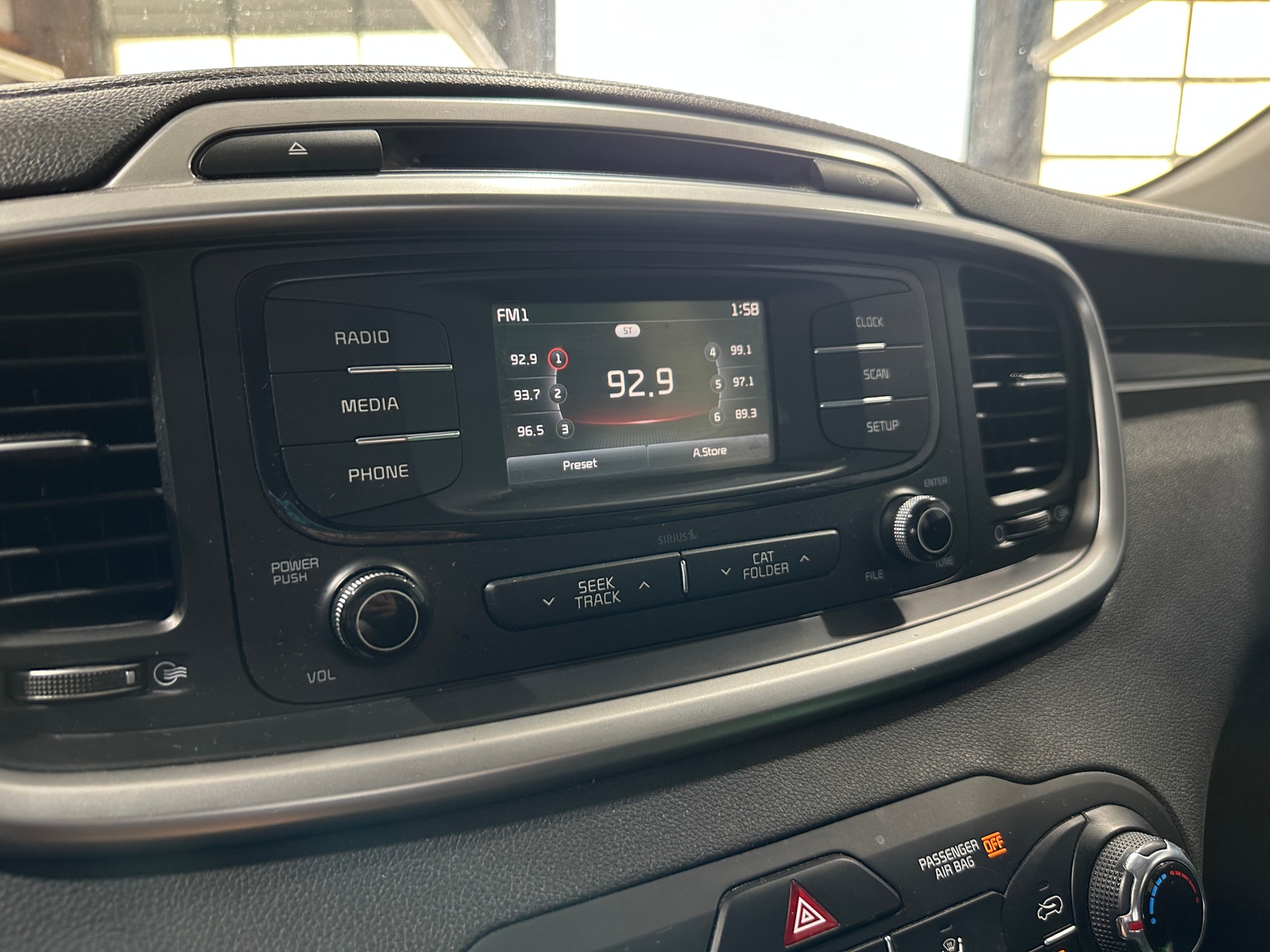Thumbnail: 2017 Kia Sorento - 4