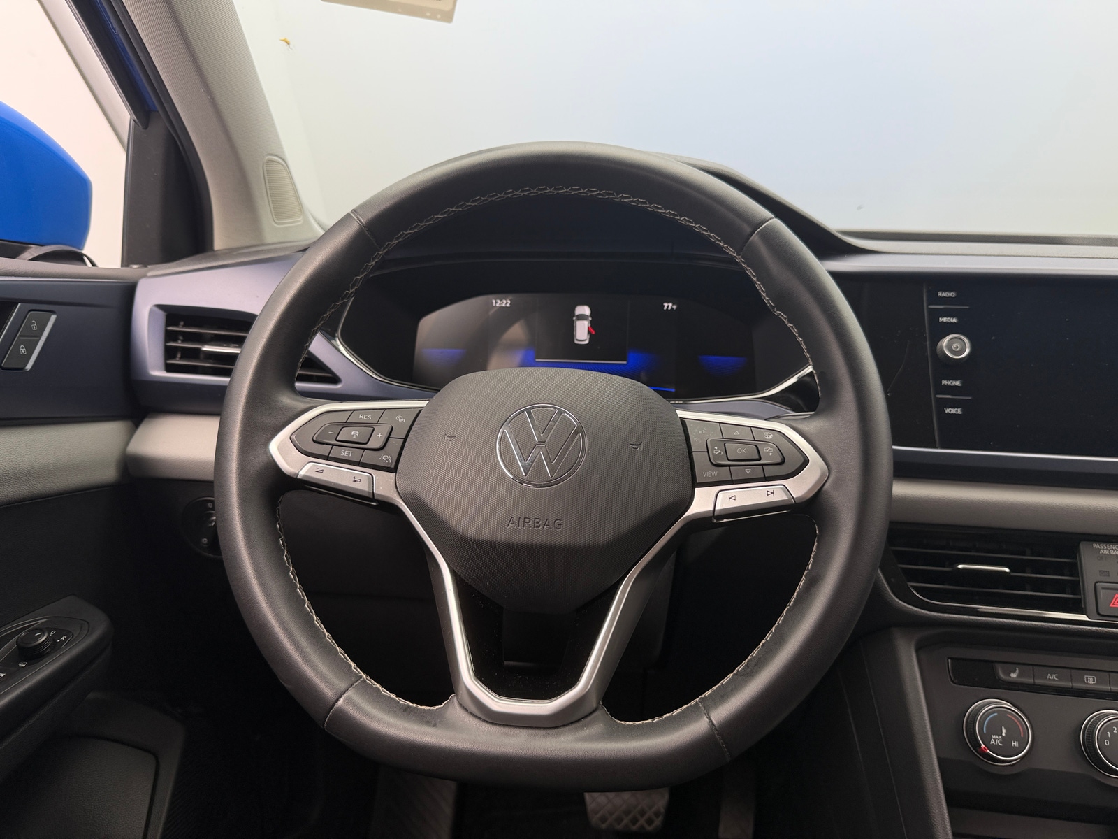 Thumbnail: 2022 Volkswagen Taos - 5