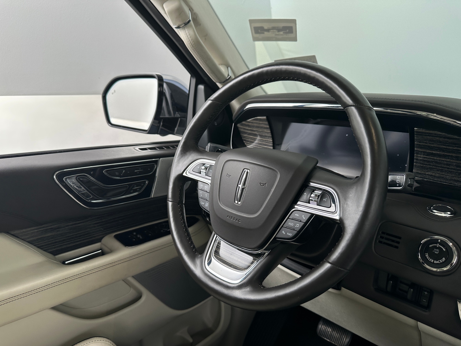 Thumbnail: 2021 Lincoln Navigator - 4