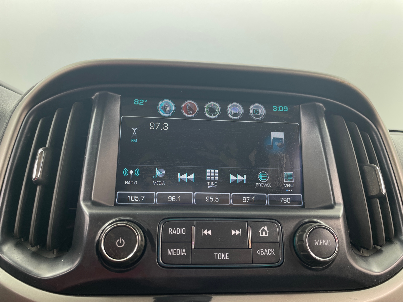 Thumbnail: 2018 Chevrolet Colorado - 3