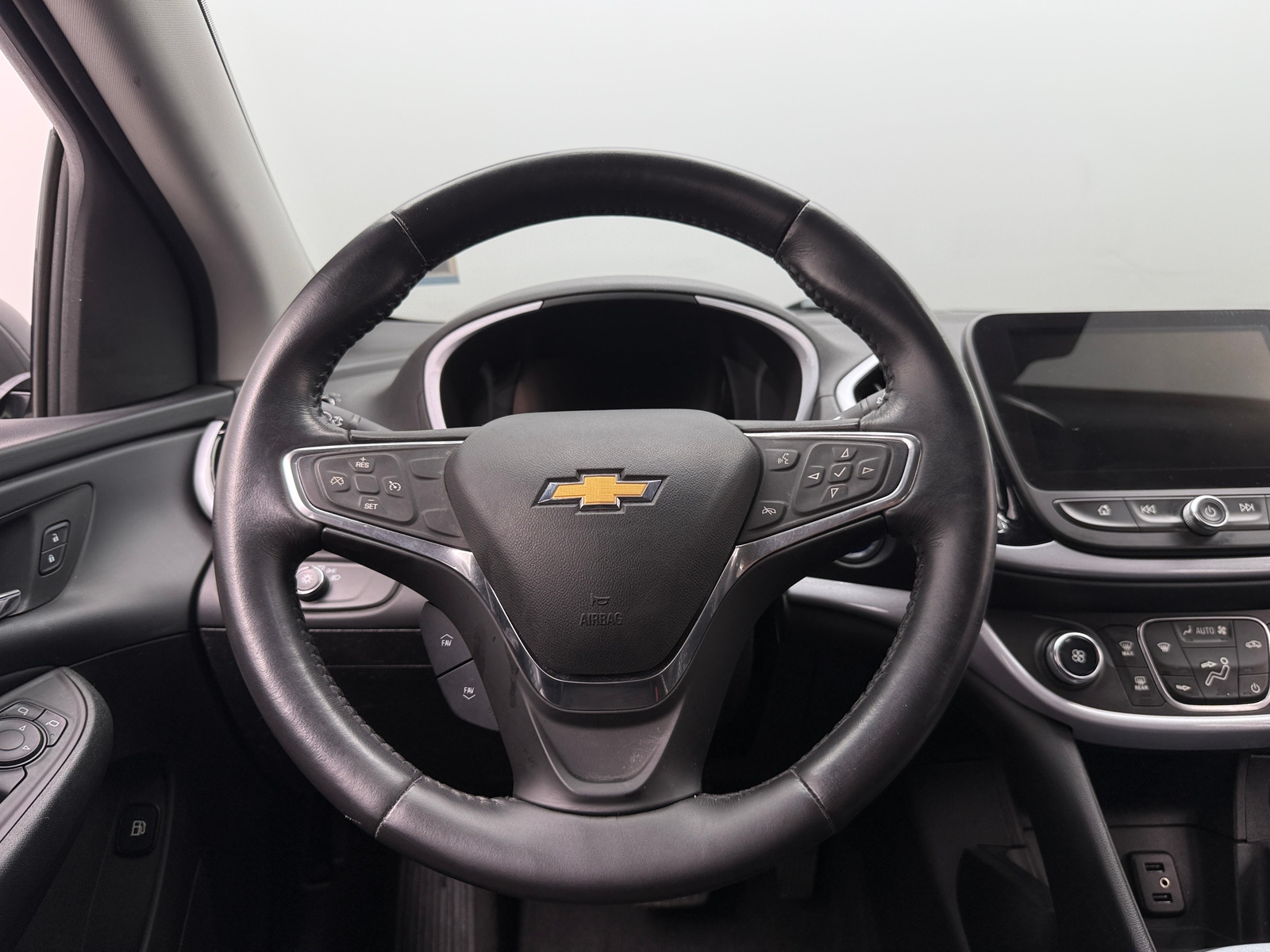 Thumbnail: 2017 Chevrolet Volt - 5