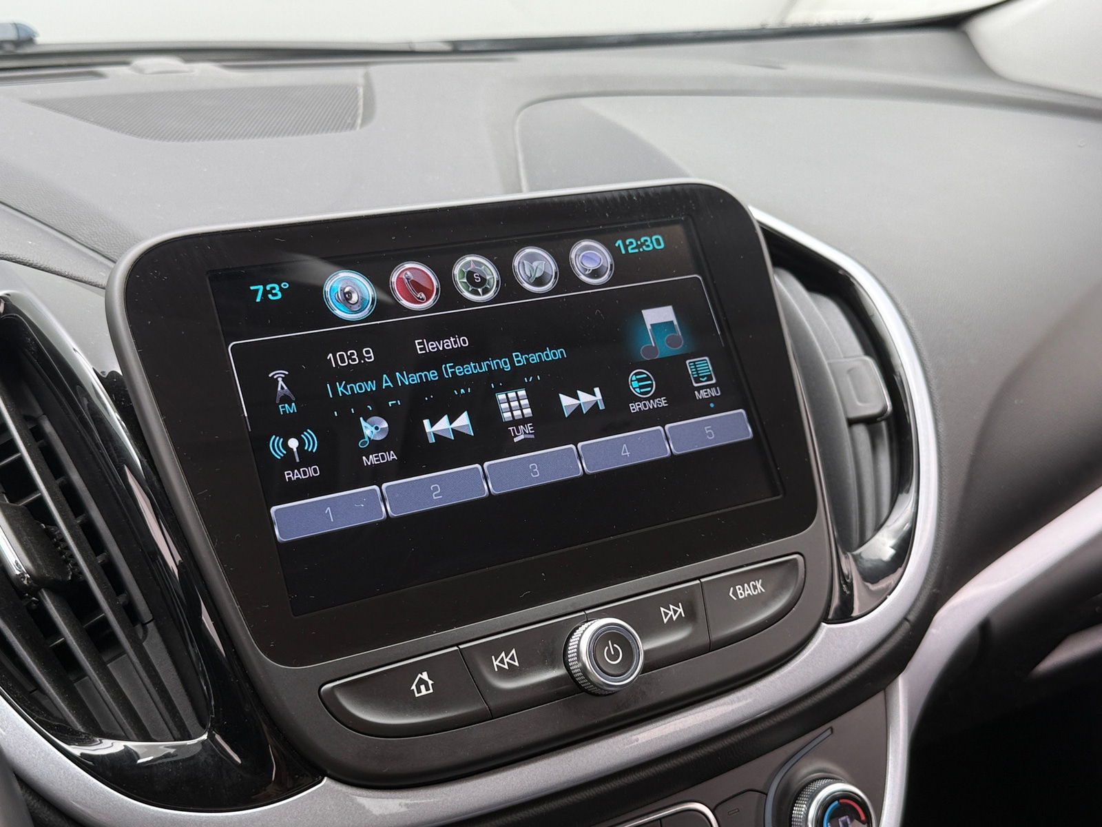 Thumbnail: 2017 Chevrolet Volt - 4