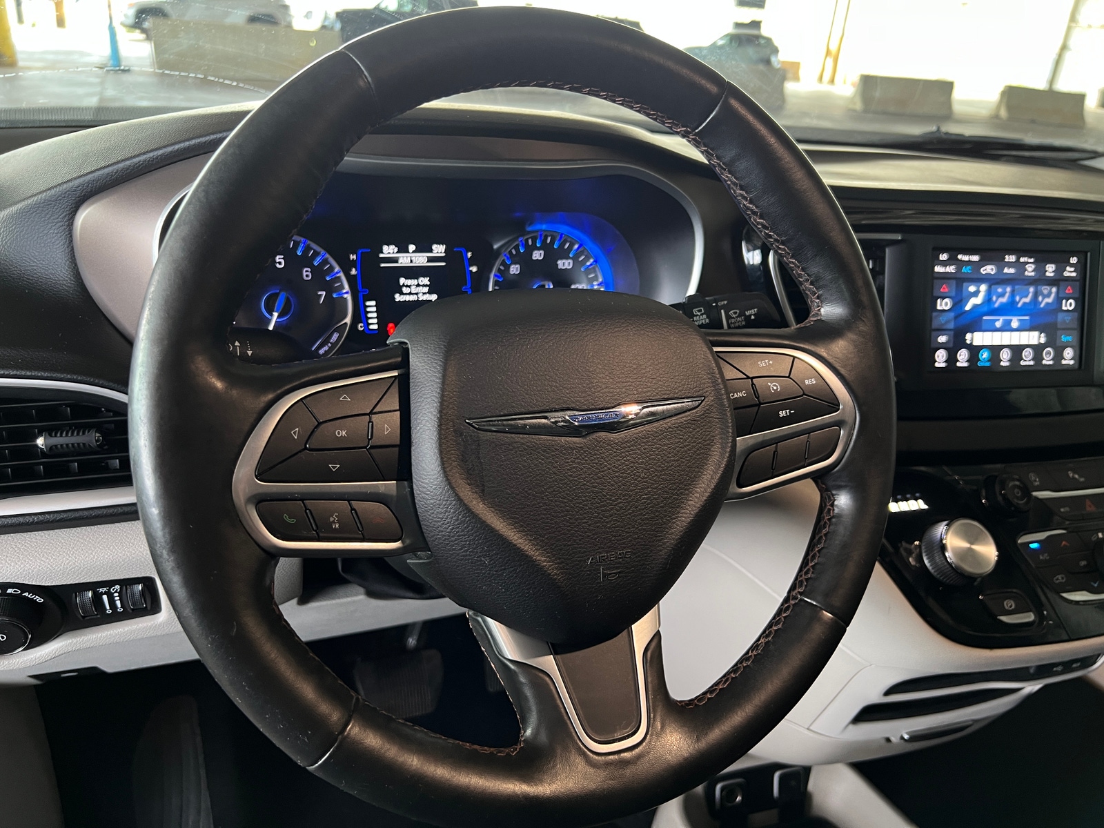 Thumbnail: 2019 Chrysler Pacifica - 4