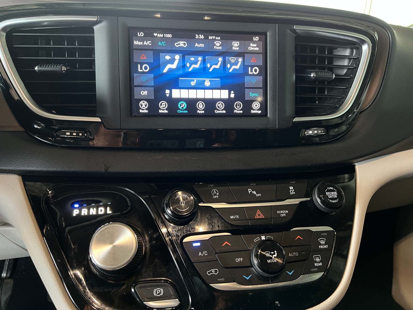 Thumbnail: 2019 Chrysler Pacifica - 3
