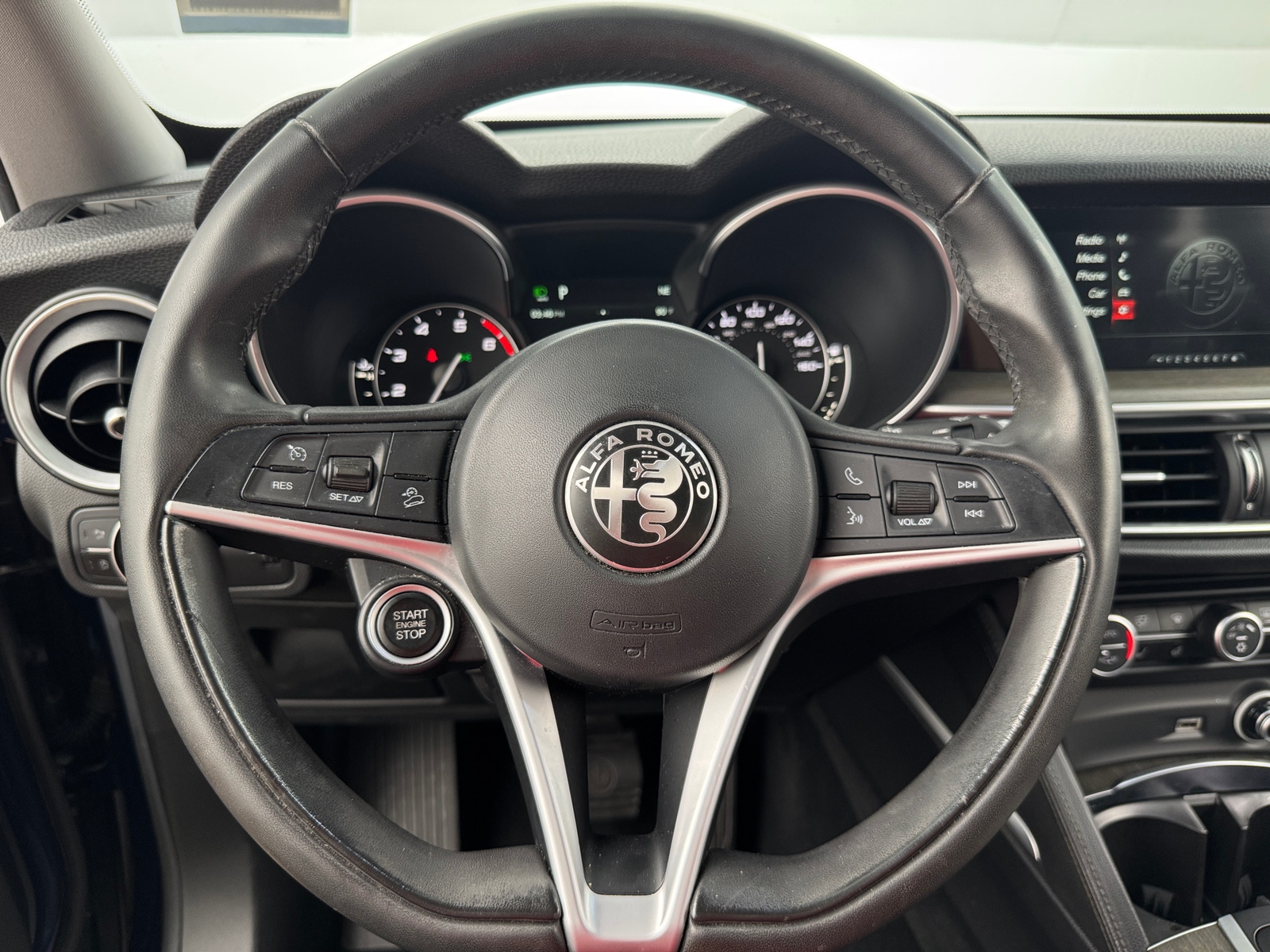 Thumbnail: 2018 Alfa Romeo Stelvio - 4