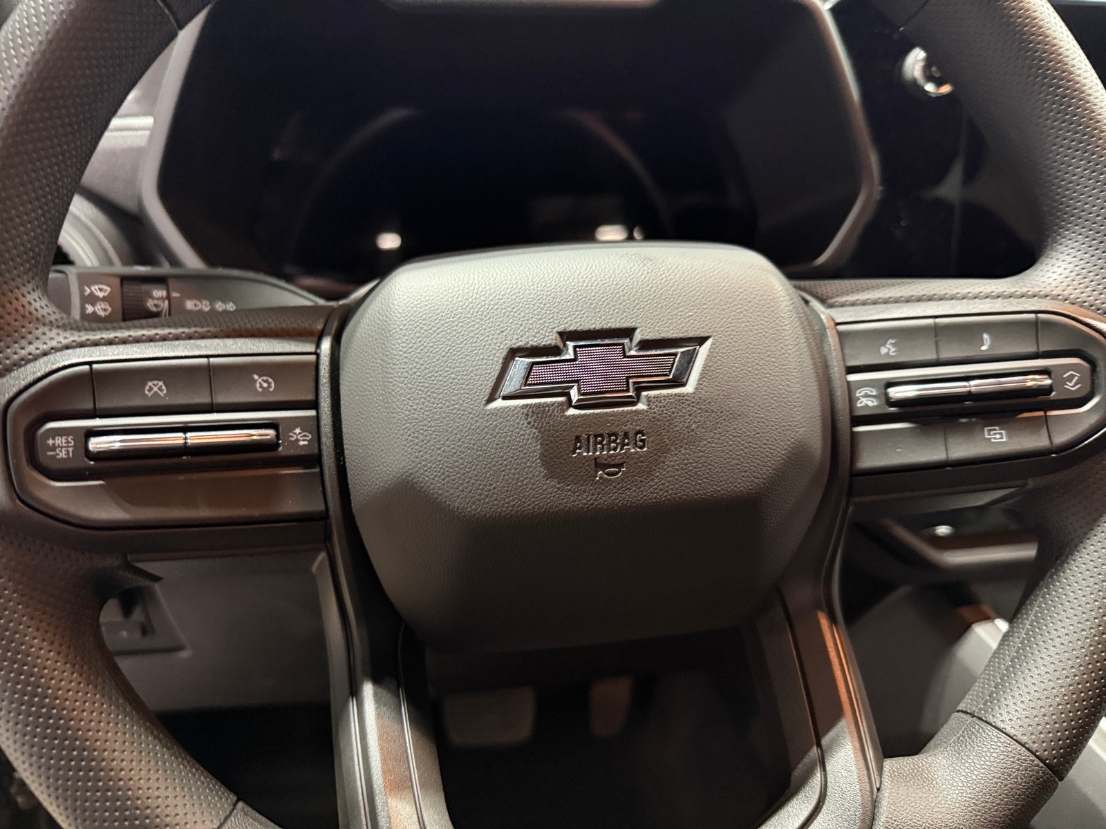 Thumbnail: 2024 Chevrolet Colorado - 5