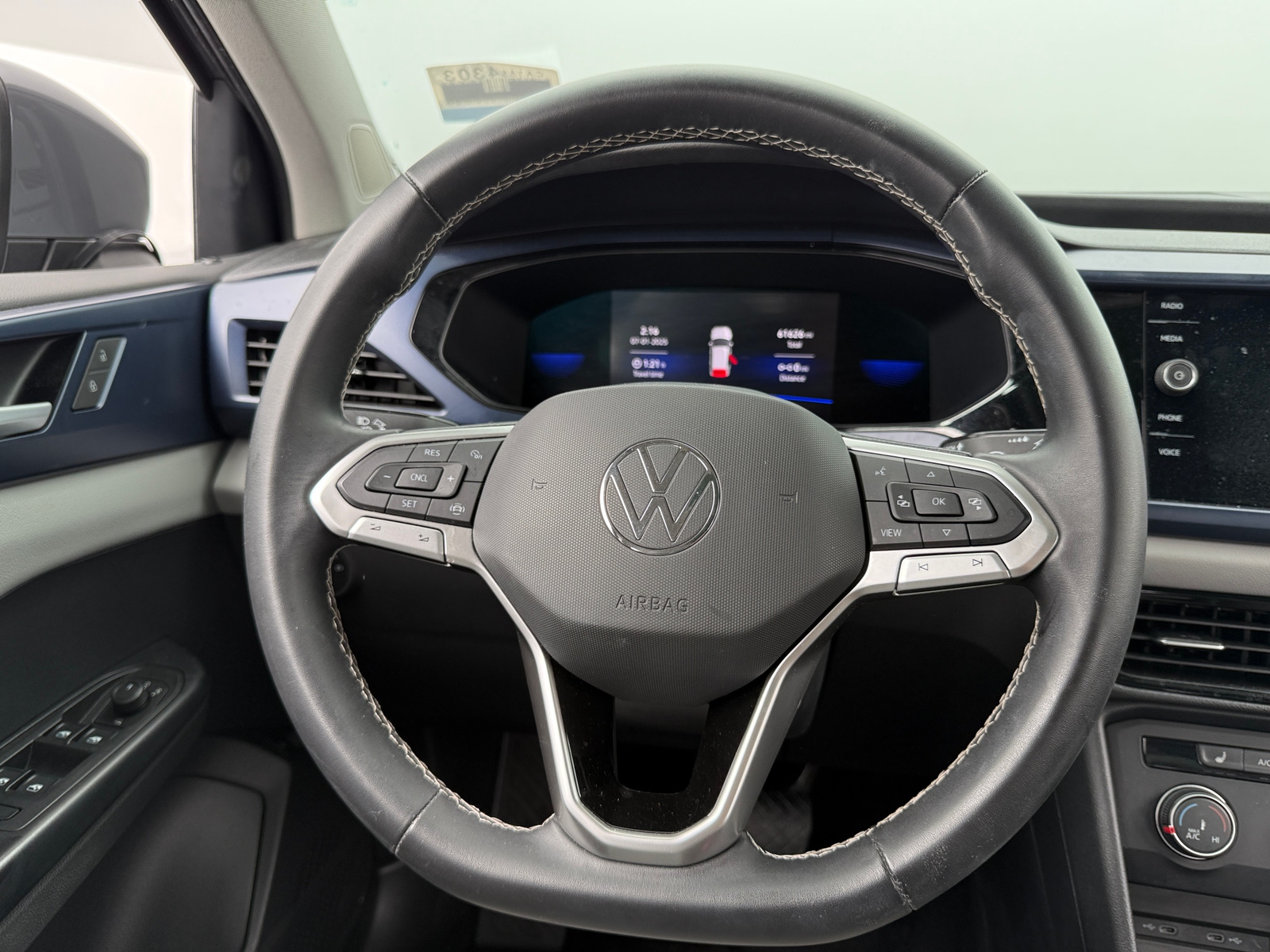 Thumbnail: 2022 Volkswagen Taos - 4