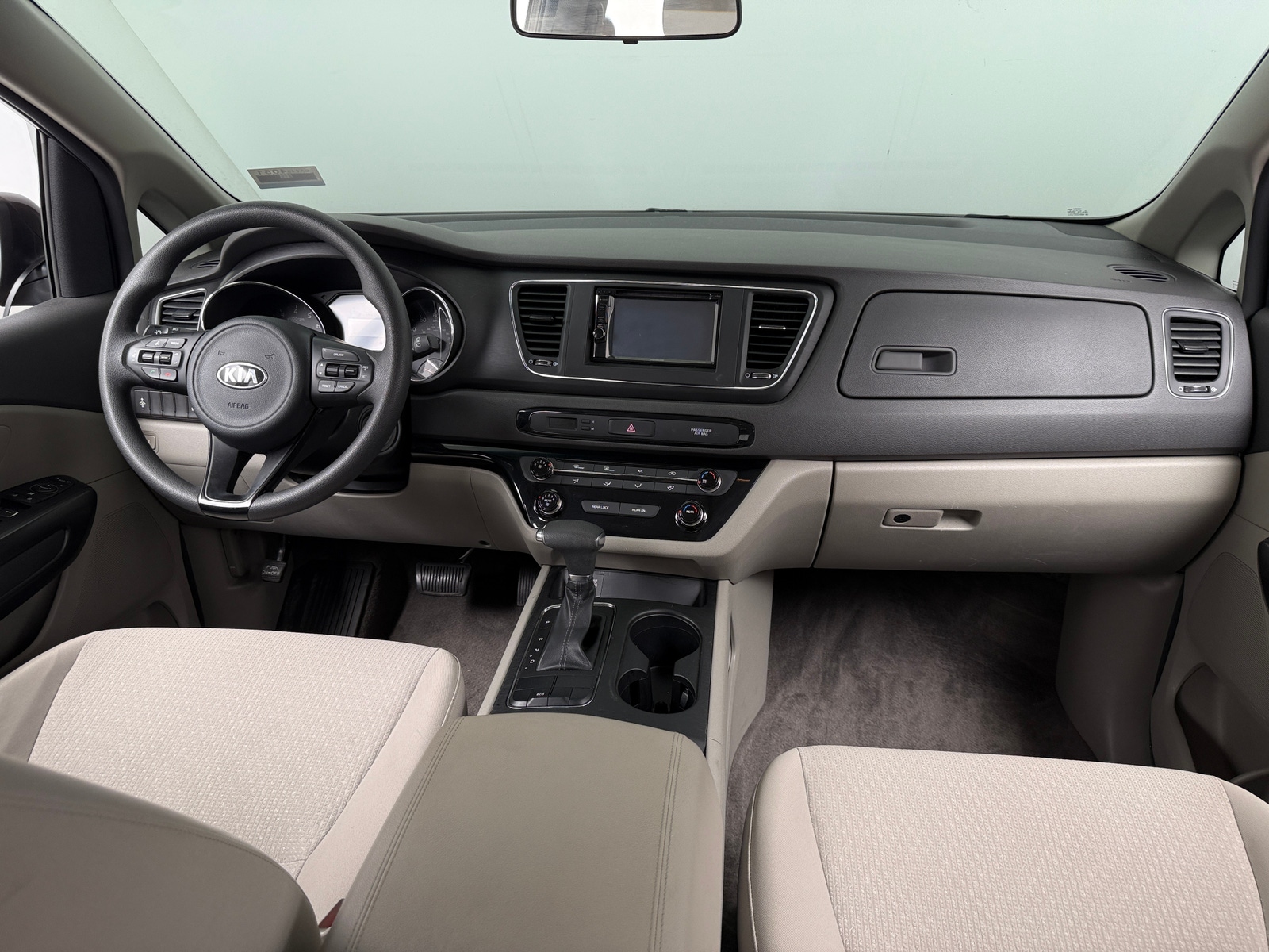 Thumbnail: 2018 Kia Sedona - 3