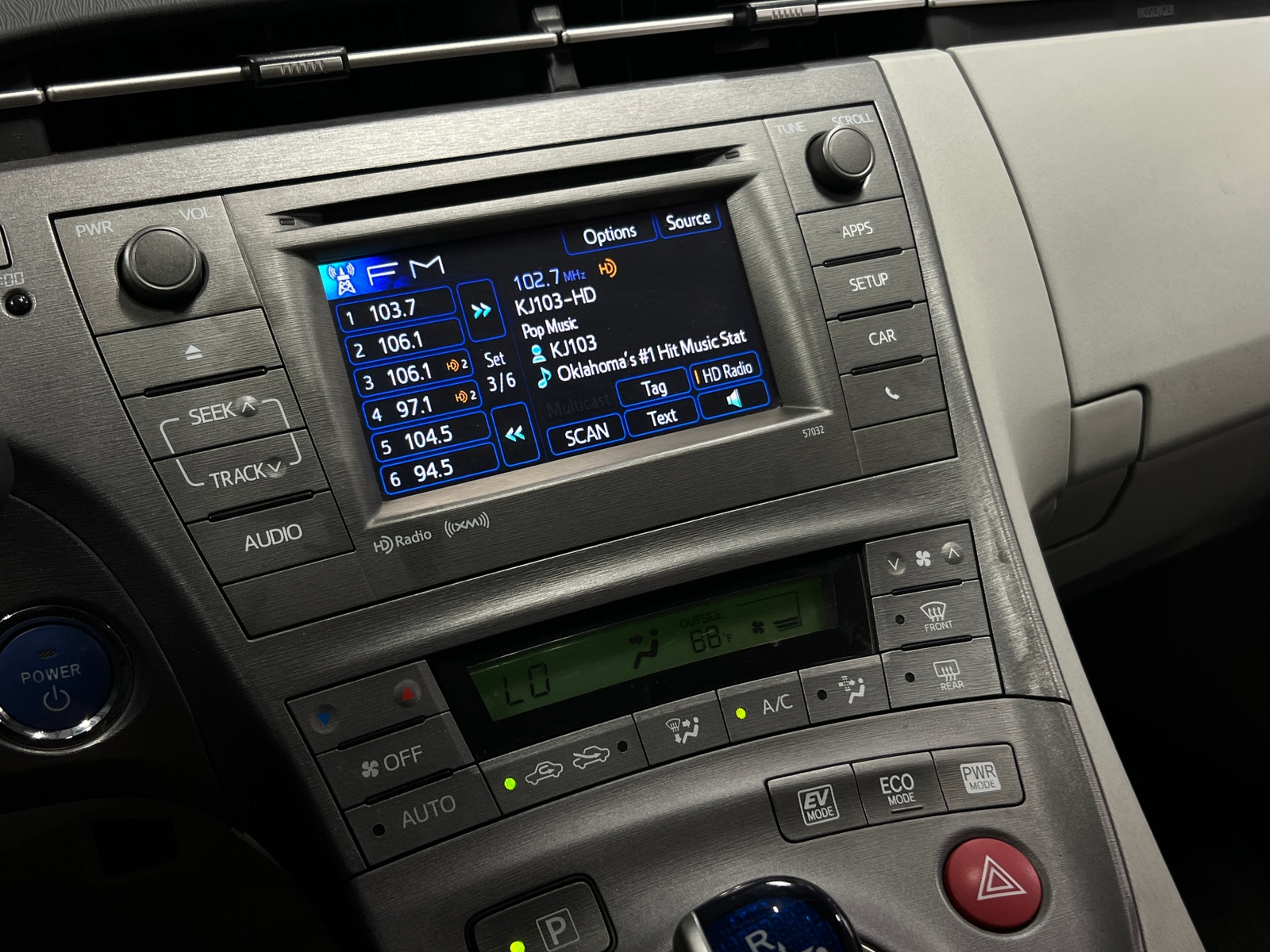 Thumbnail: 2013 Toyota Prius - 4