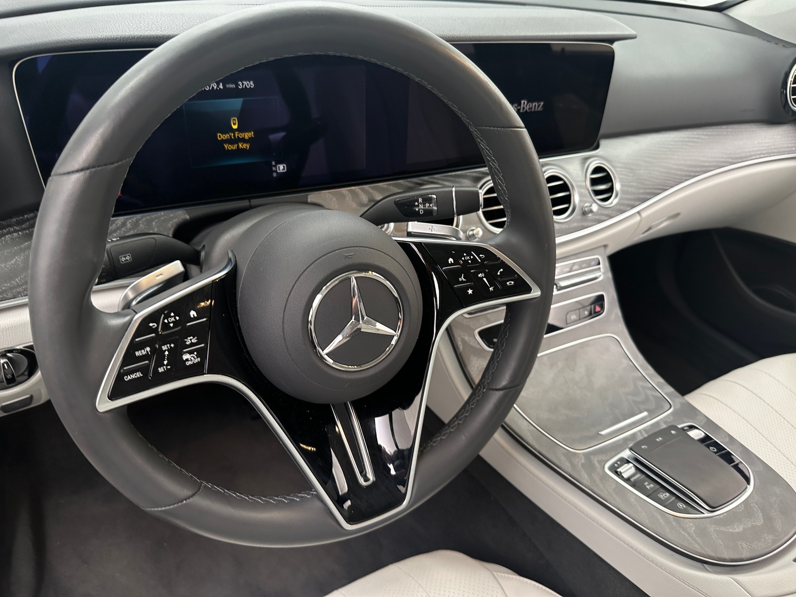 Thumbnail: 2022 Mercedes-Benz E-Class - 4