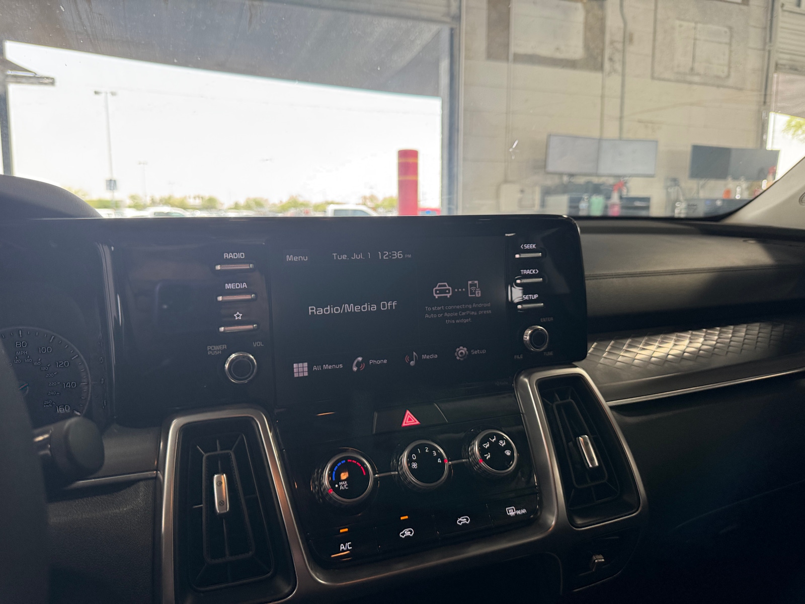 Thumbnail: 2023 Kia Sorento - 4