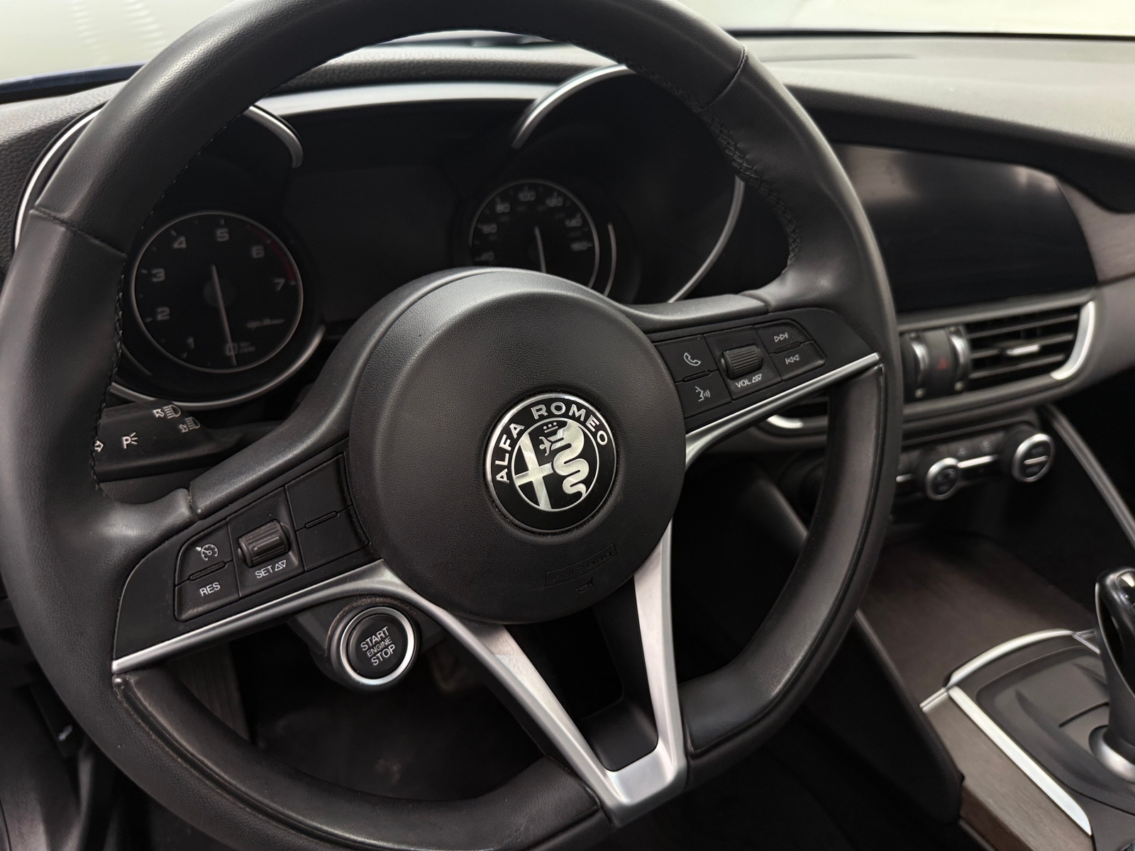 Thumbnail: 2019 Alfa Romeo Giulia - 4