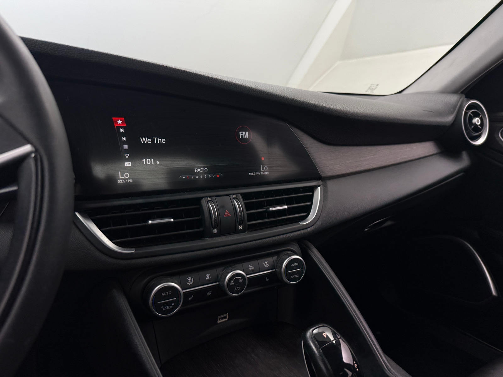 Thumbnail: 2019 Alfa Romeo Giulia - 3