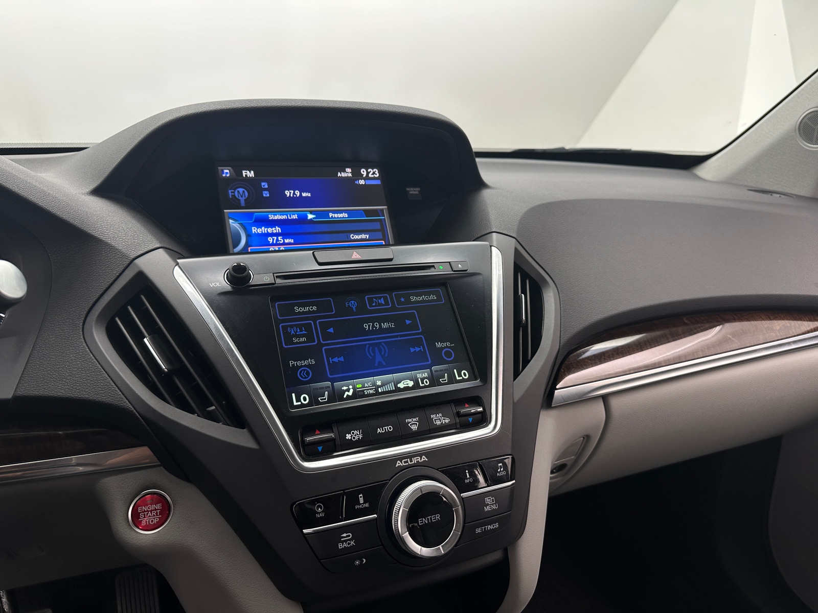 Thumbnail: 2017 Acura MDX - 4
