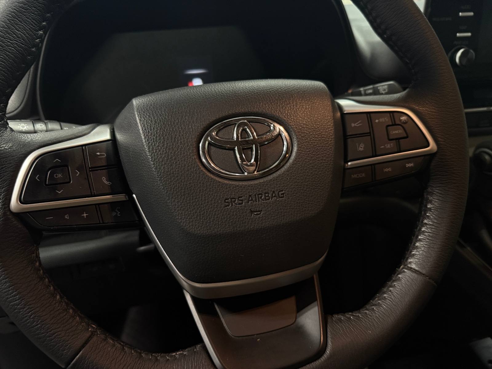 Thumbnail: 2022 Toyota Sienna - 4