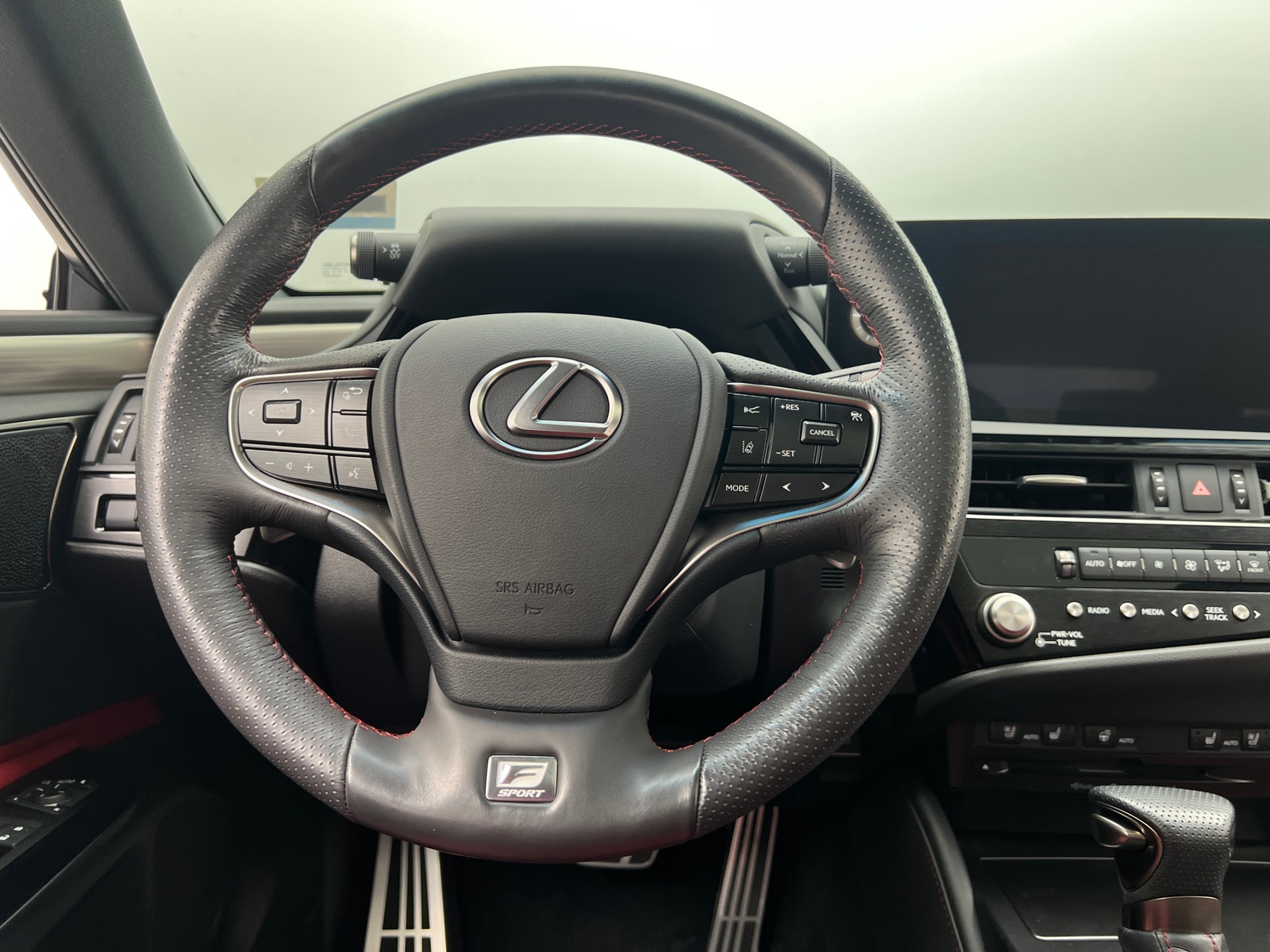 Thumbnail: 2022 Lexus ES - 4
