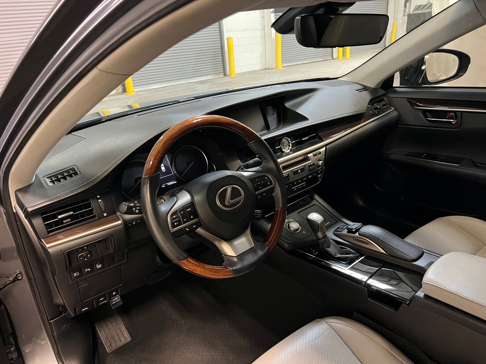 Thumbnail: 2018 Lexus ES - 2