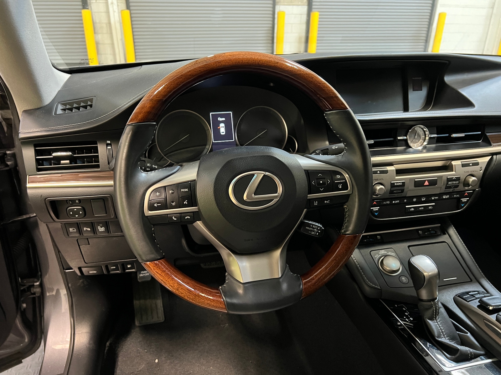 Thumbnail: 2018 Lexus ES - 4