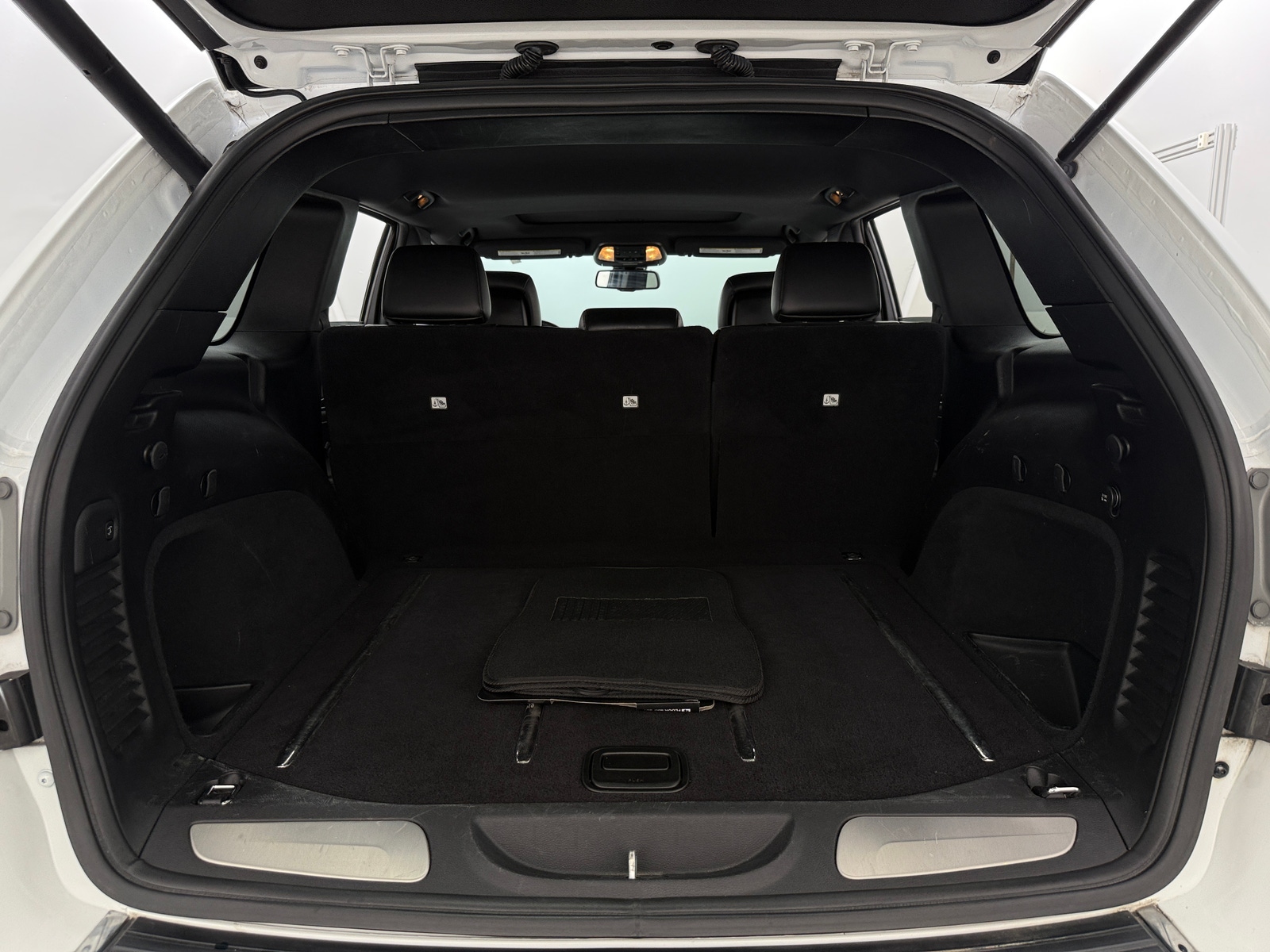 Thumbnail: 2015 Jeep Grand Cherokee - 6