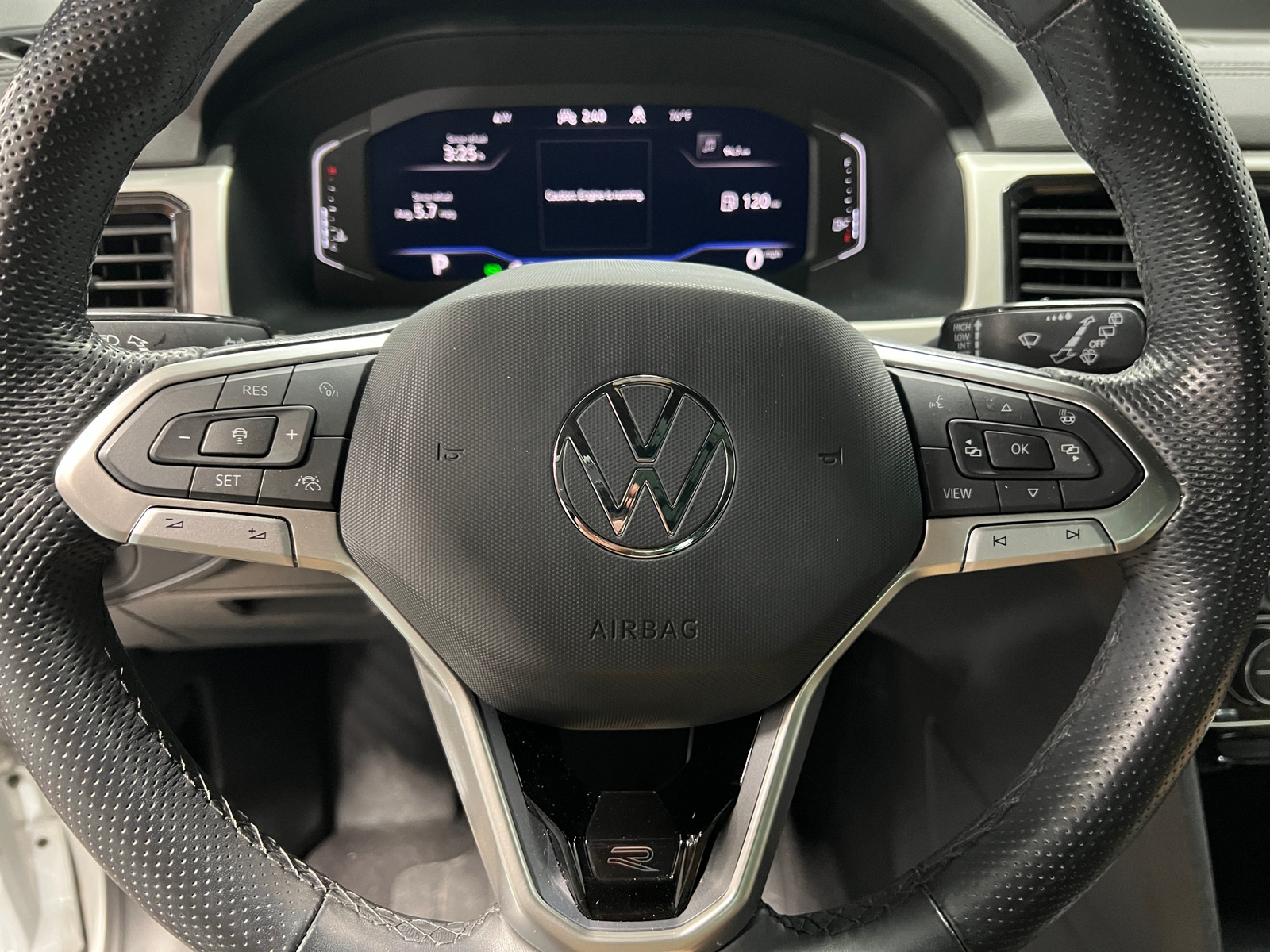 Thumbnail: 2023 Volkswagen Atlas - 4