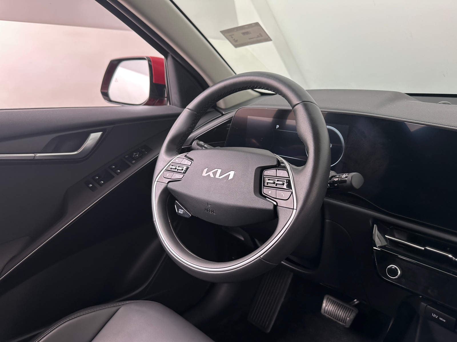 Thumbnail: 2023 Kia Niro - 4